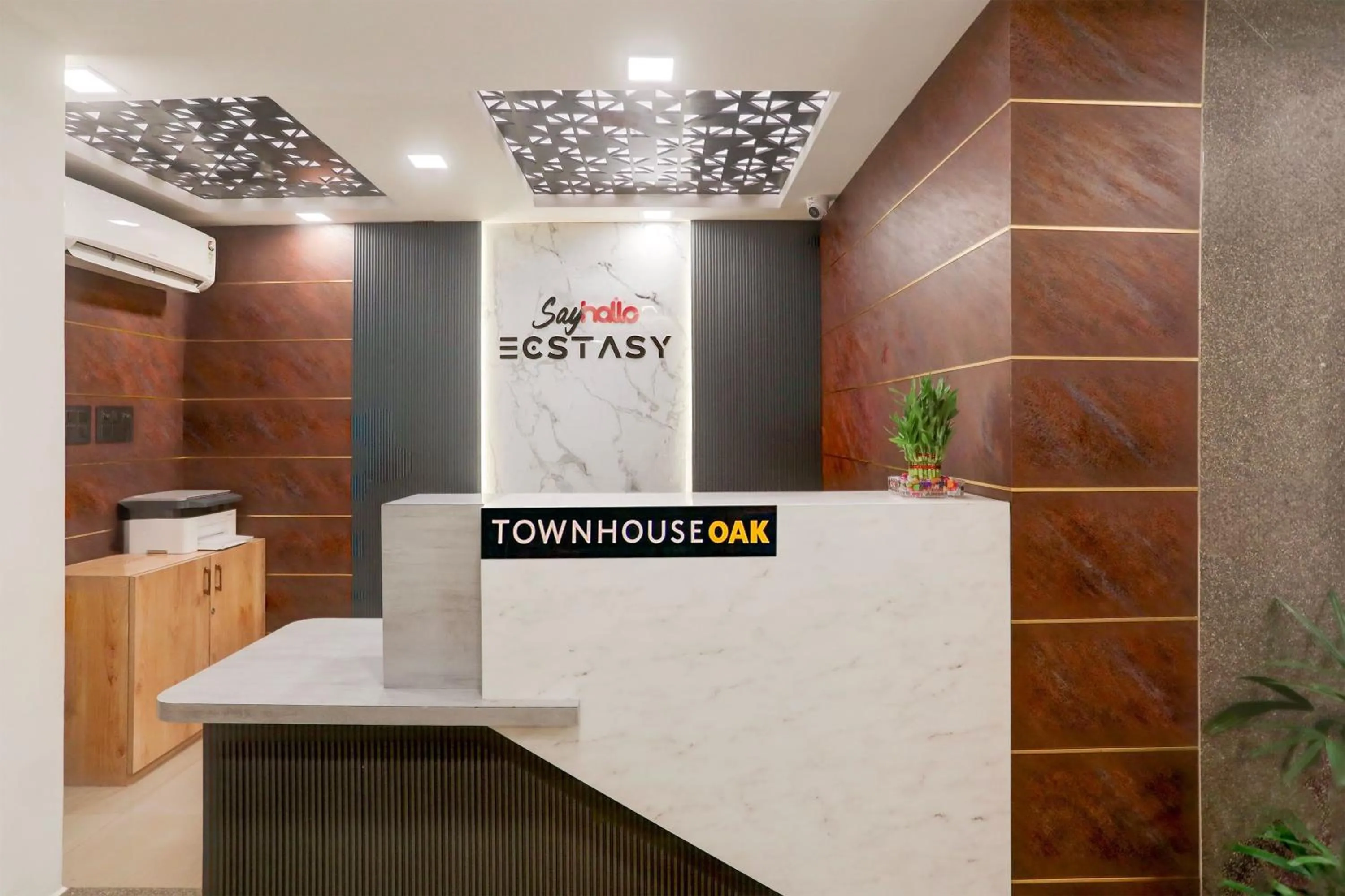 Lobby or reception in Townhouse Oak Sayhallo Ecstasy