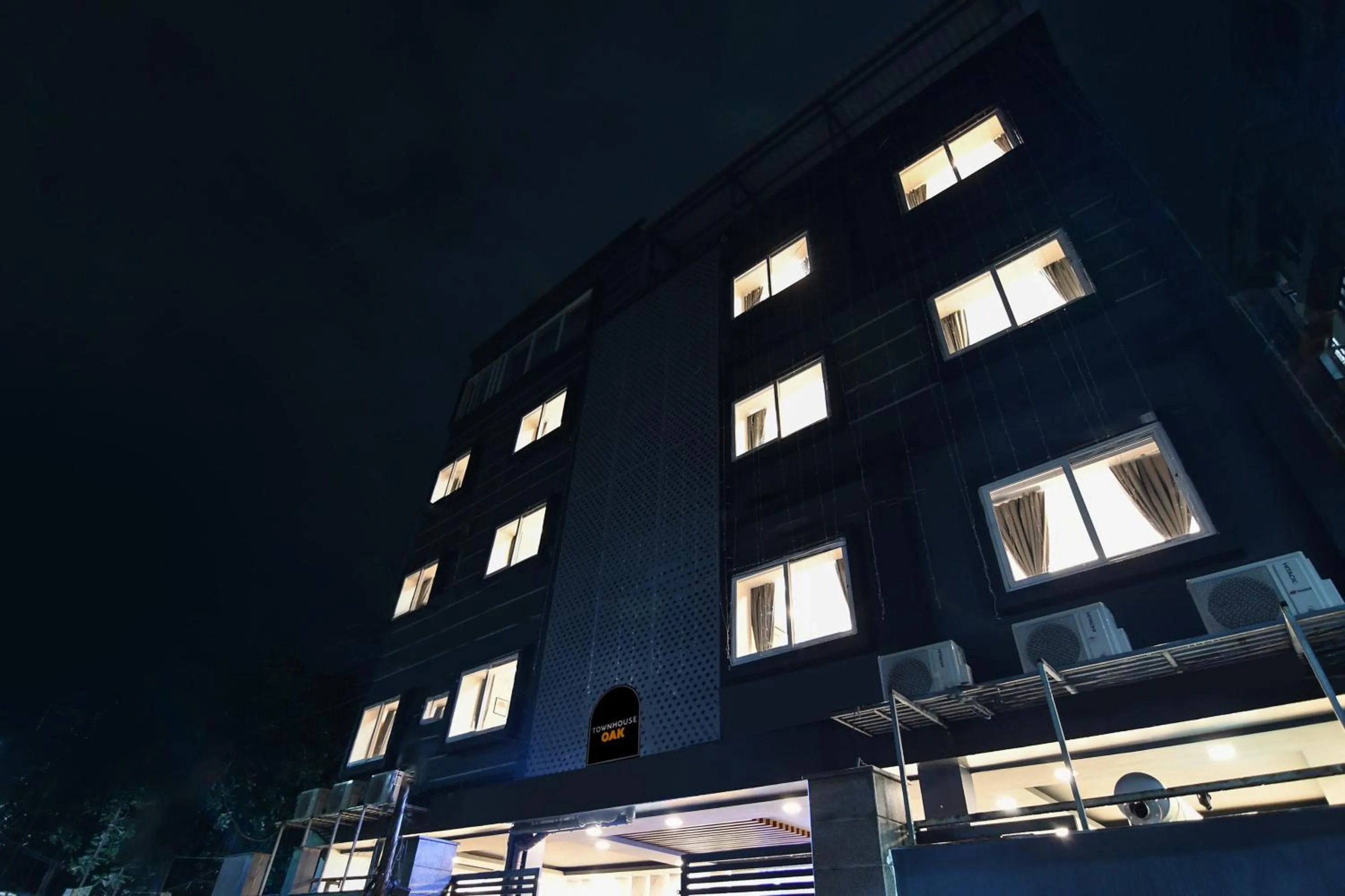 Facade/entrance in Townhouse Oak Sayhallo Ecstasy