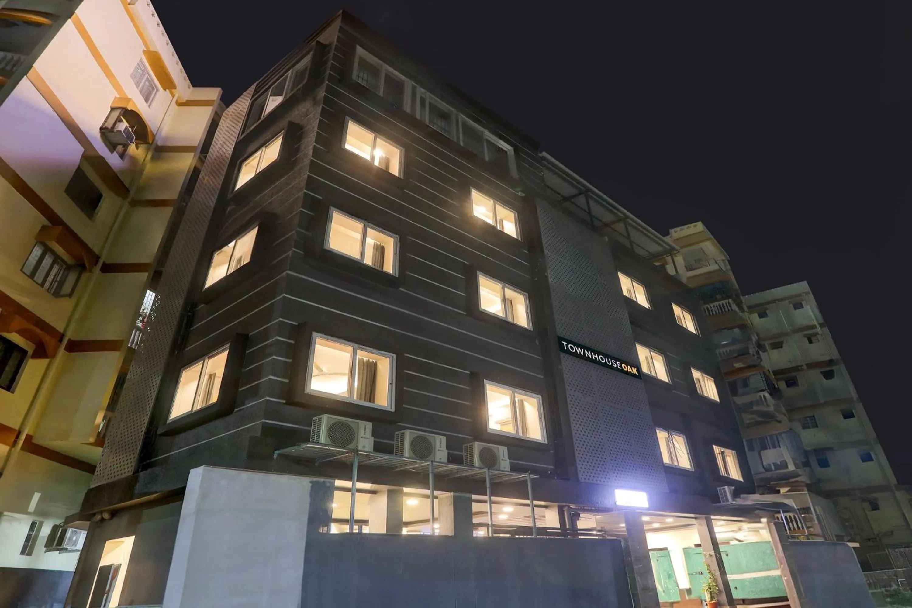 Facade/entrance in Townhouse Oak Sayhallo Ecstasy