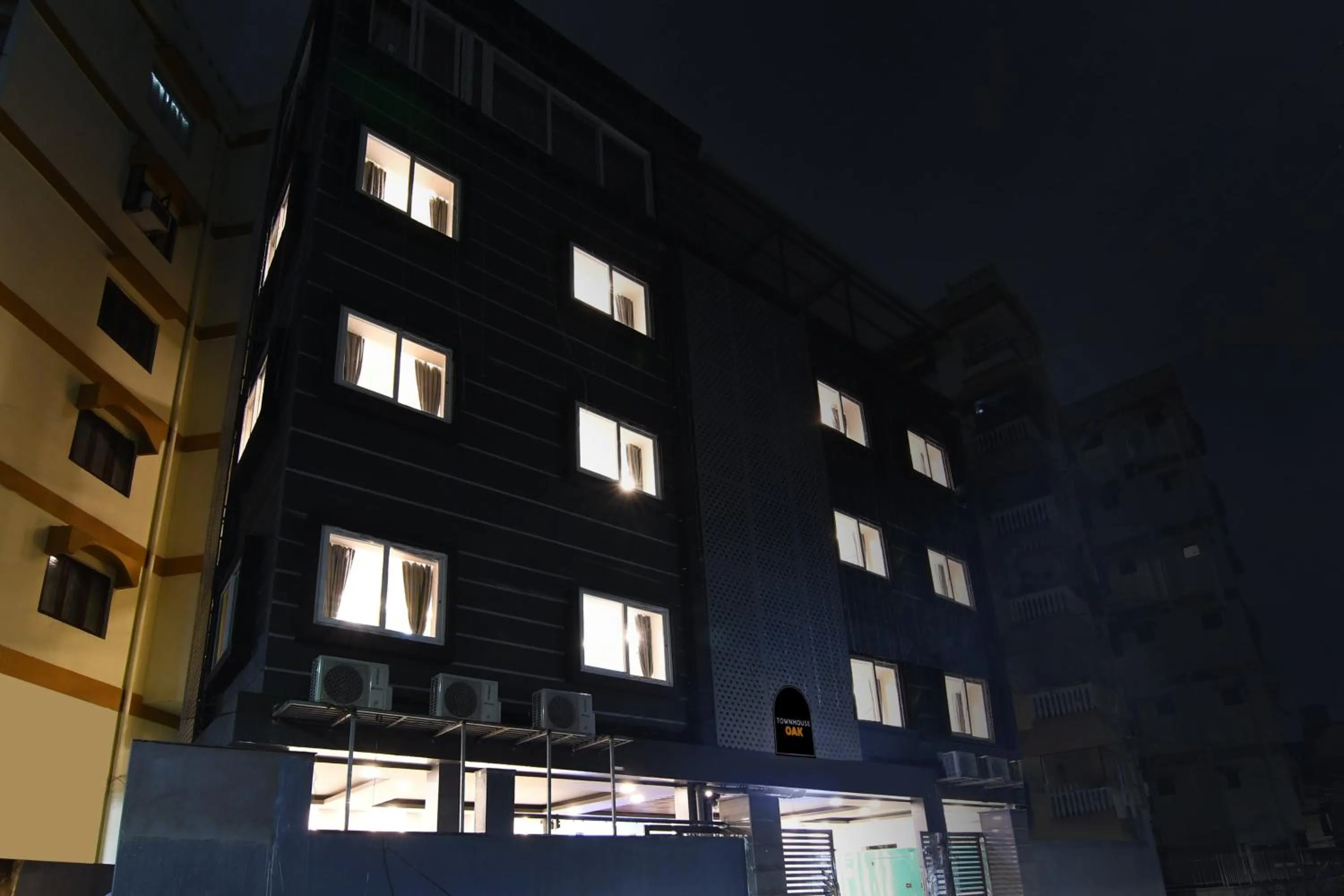 Facade/entrance in Townhouse Oak Sayhallo Ecstasy