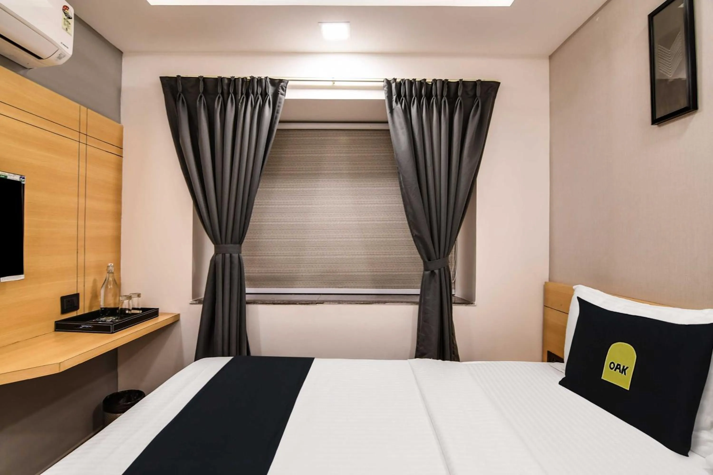 Bedroom, Bed in Townhouse Oak Sayhallo Ecstasy