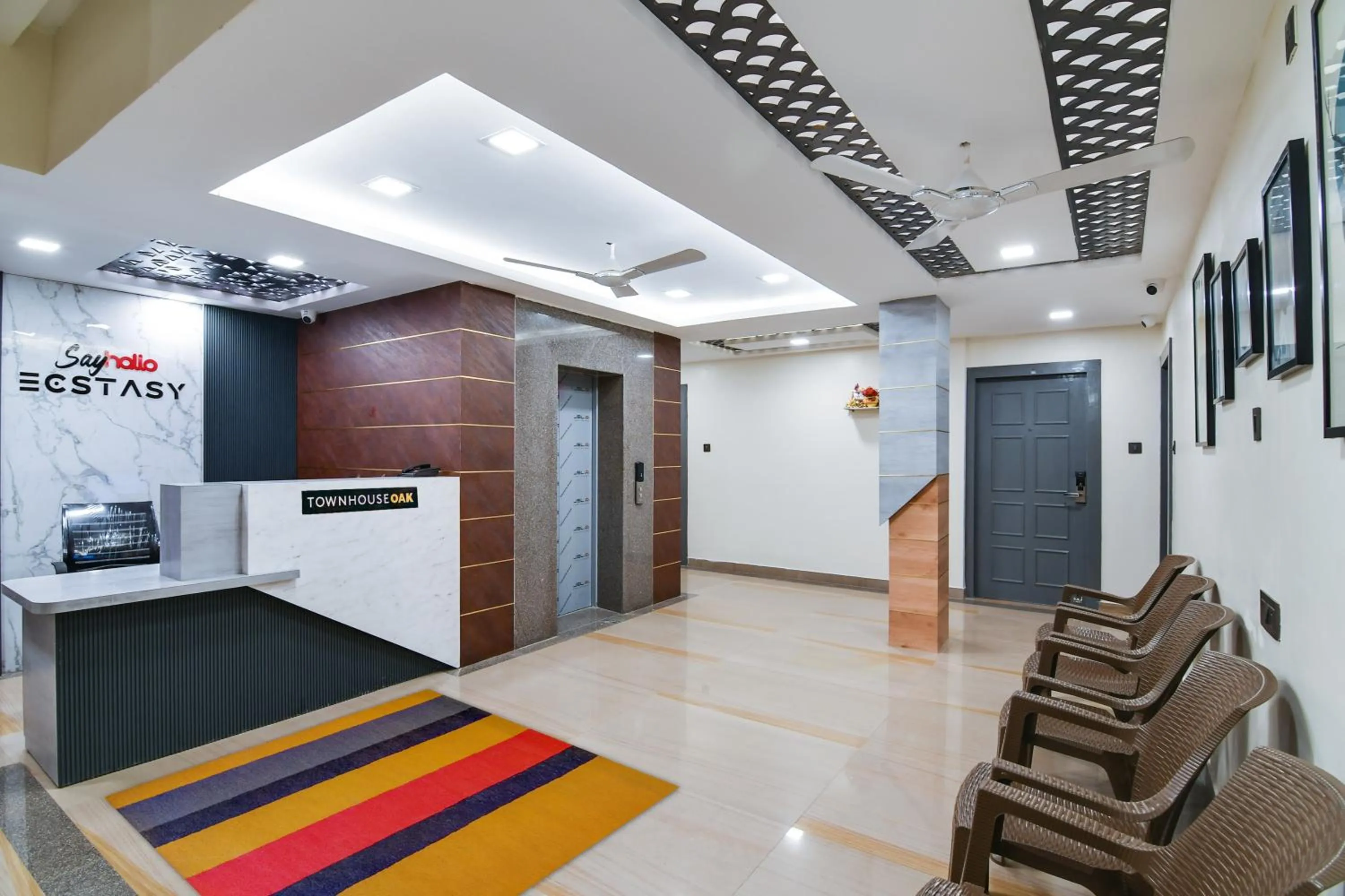 Lobby or reception in Townhouse Oak Sayhallo Ecstasy