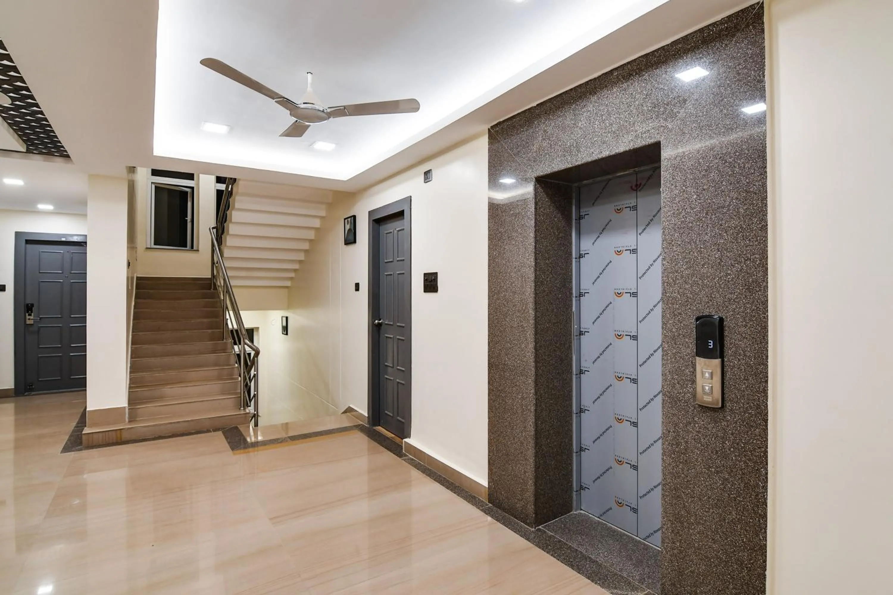 Bedroom in Townhouse Oak Sayhallo Ecstasy