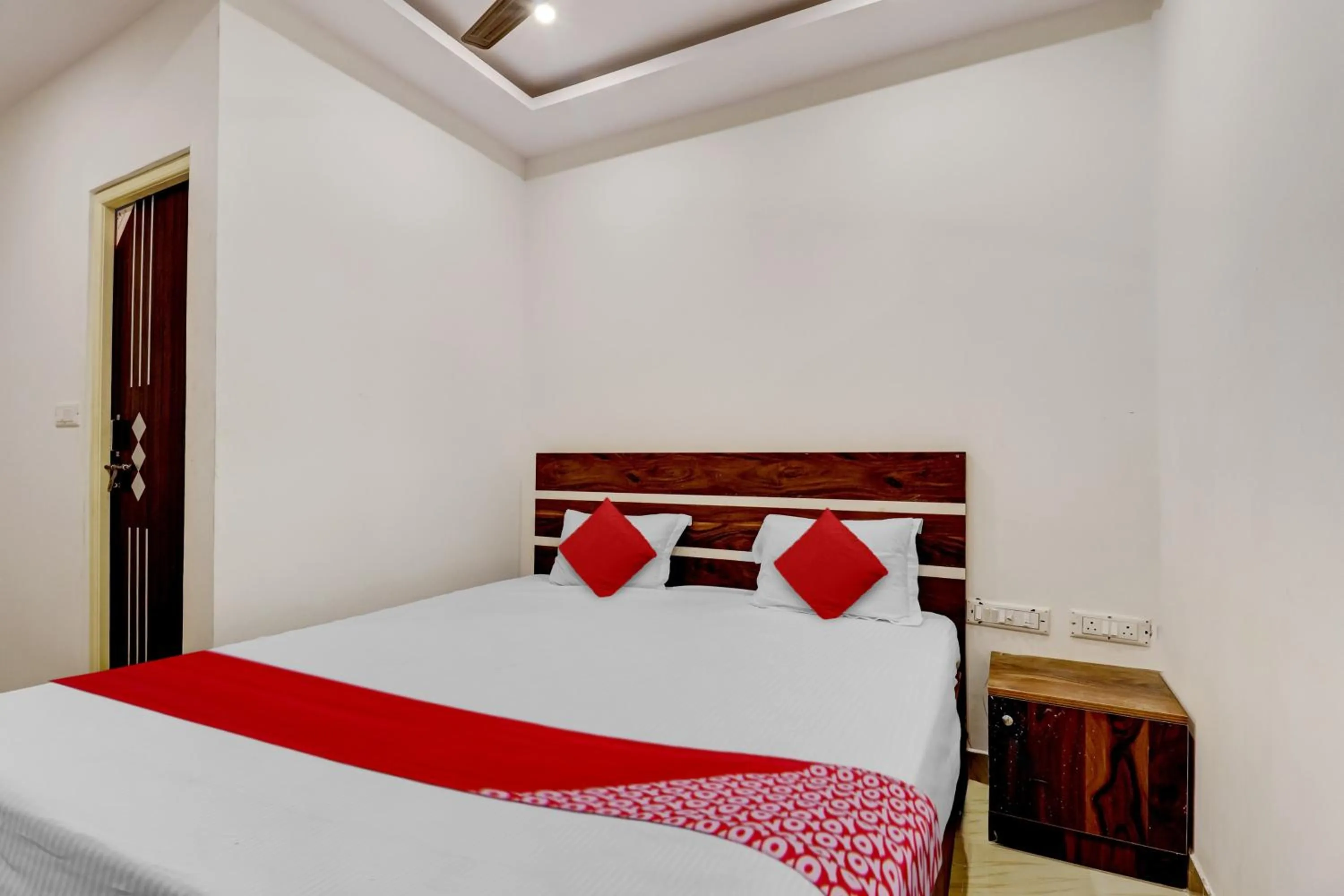 Bedroom, Bed in Hotel O Turahalli