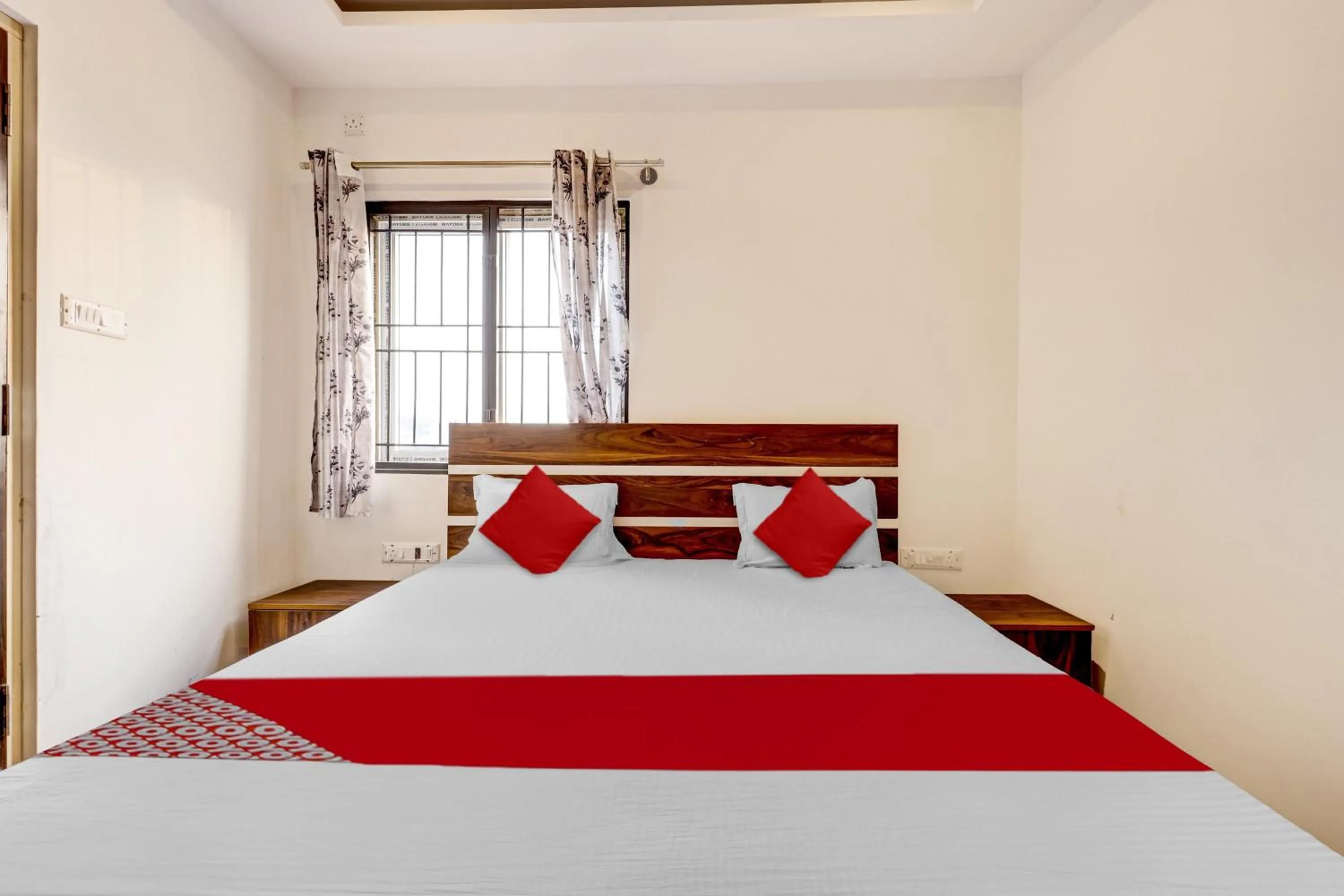 Bedroom, Bed in Hotel O Turahalli