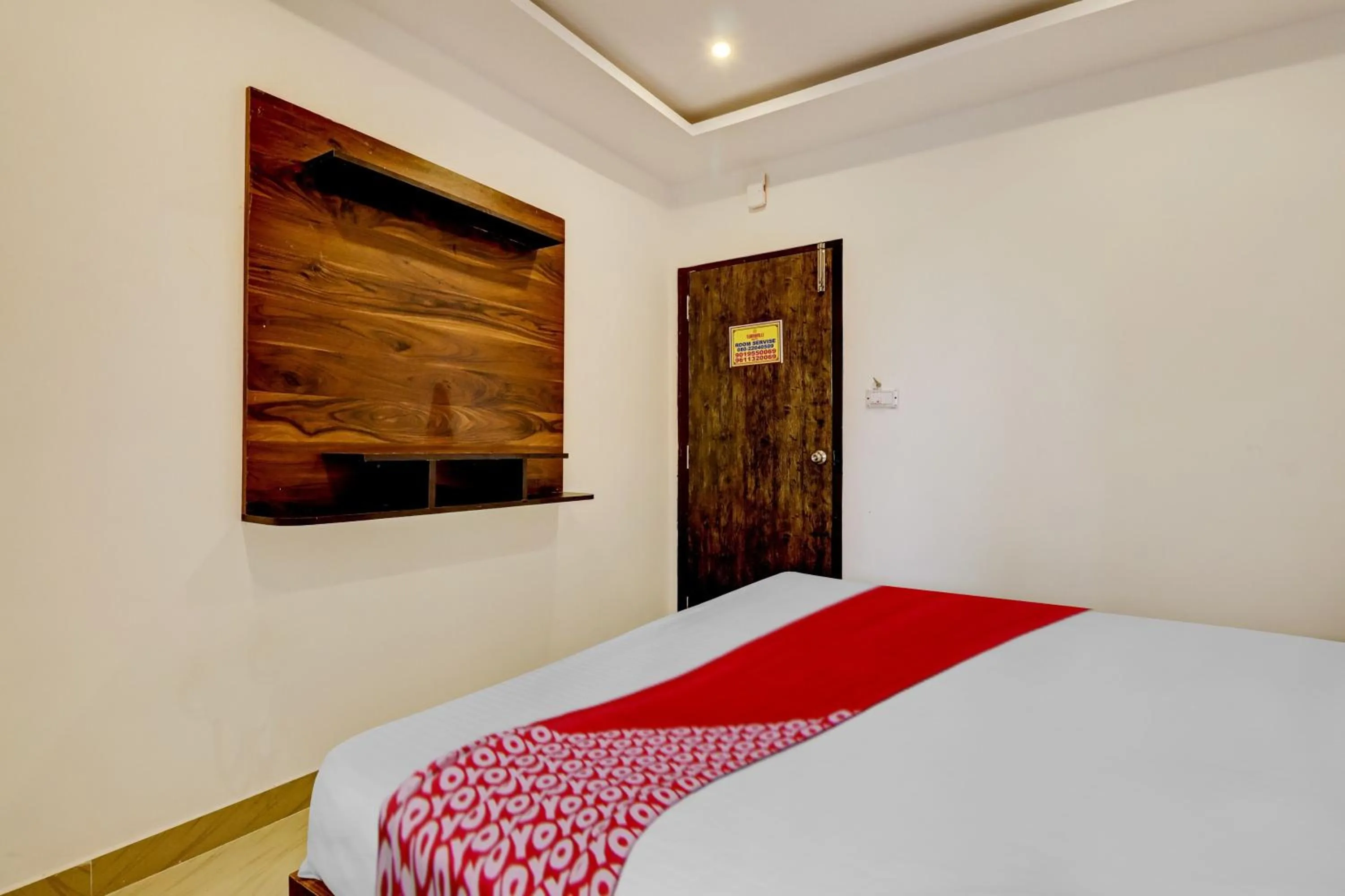 Bedroom, Bed in Hotel O Turahalli