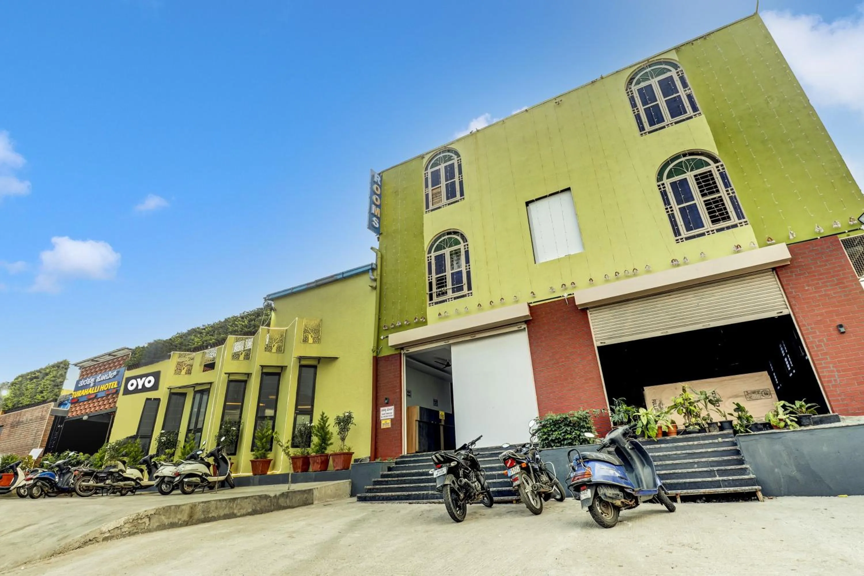 Facade/entrance in Hotel O Turahalli