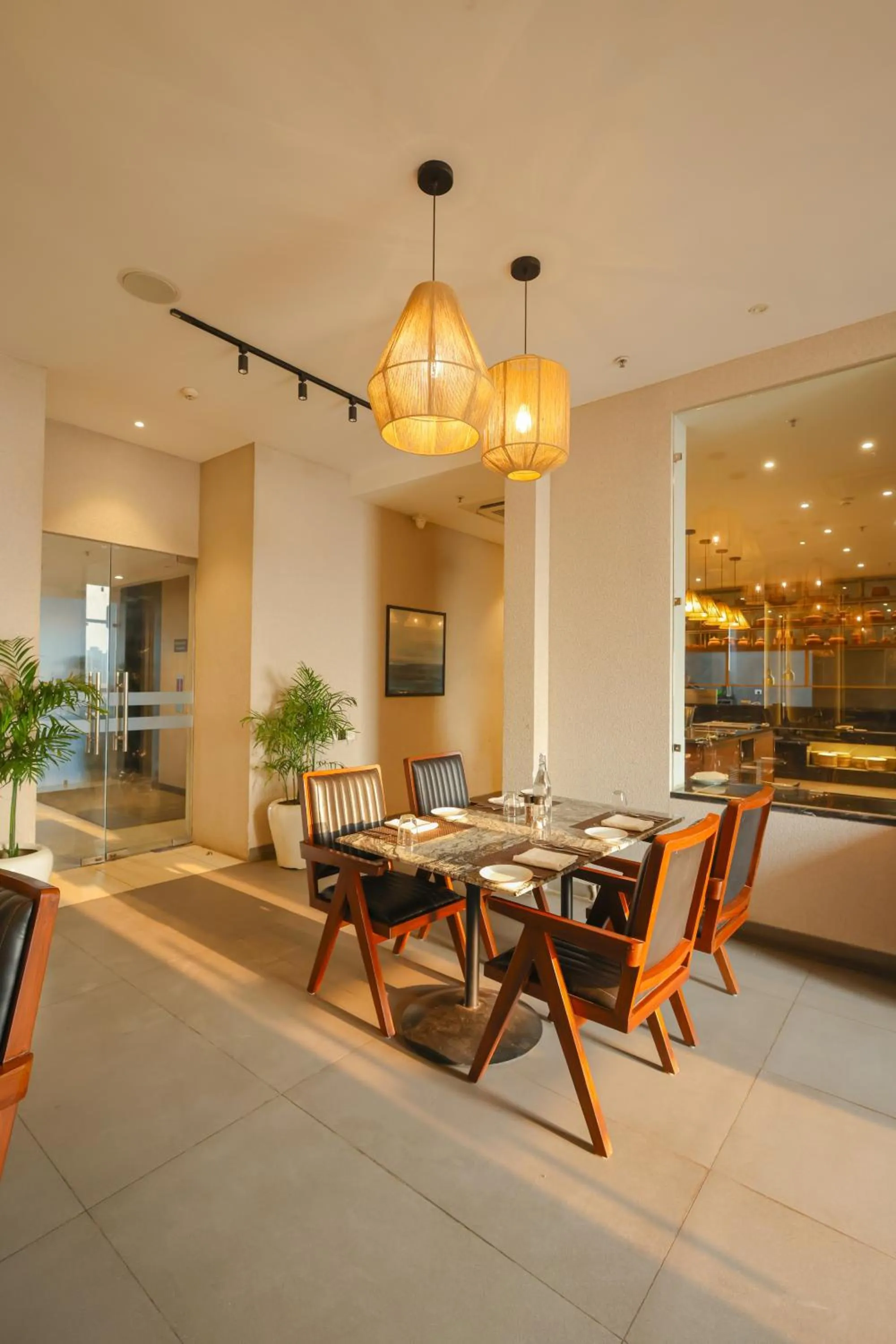 Restaurant/places to eat in Rhythm Gurugram Hotel & Suites, Sohna Road