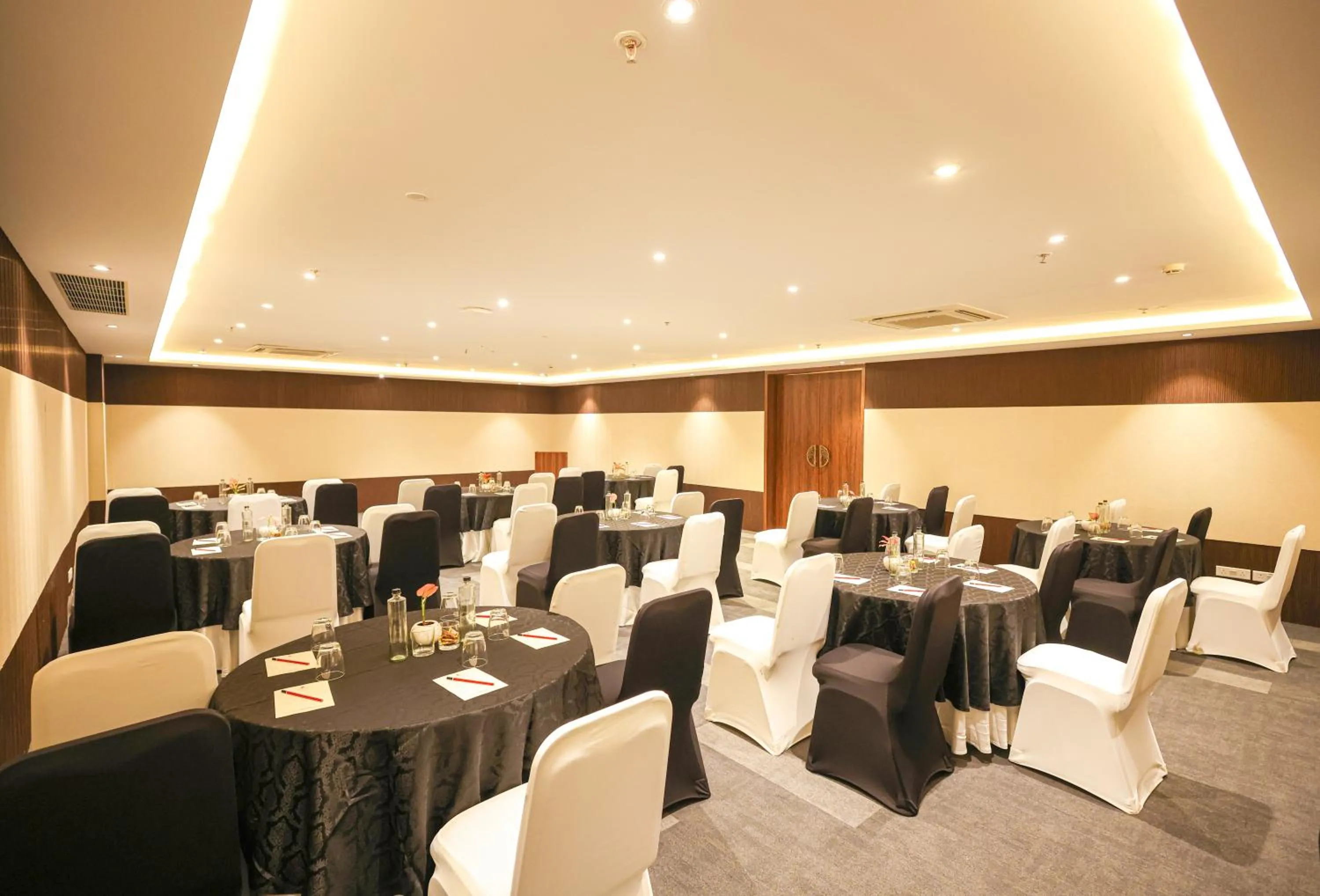 Banquet/Function facilities in Rhythm Gurugram Hotel & Suites, Sohna Road