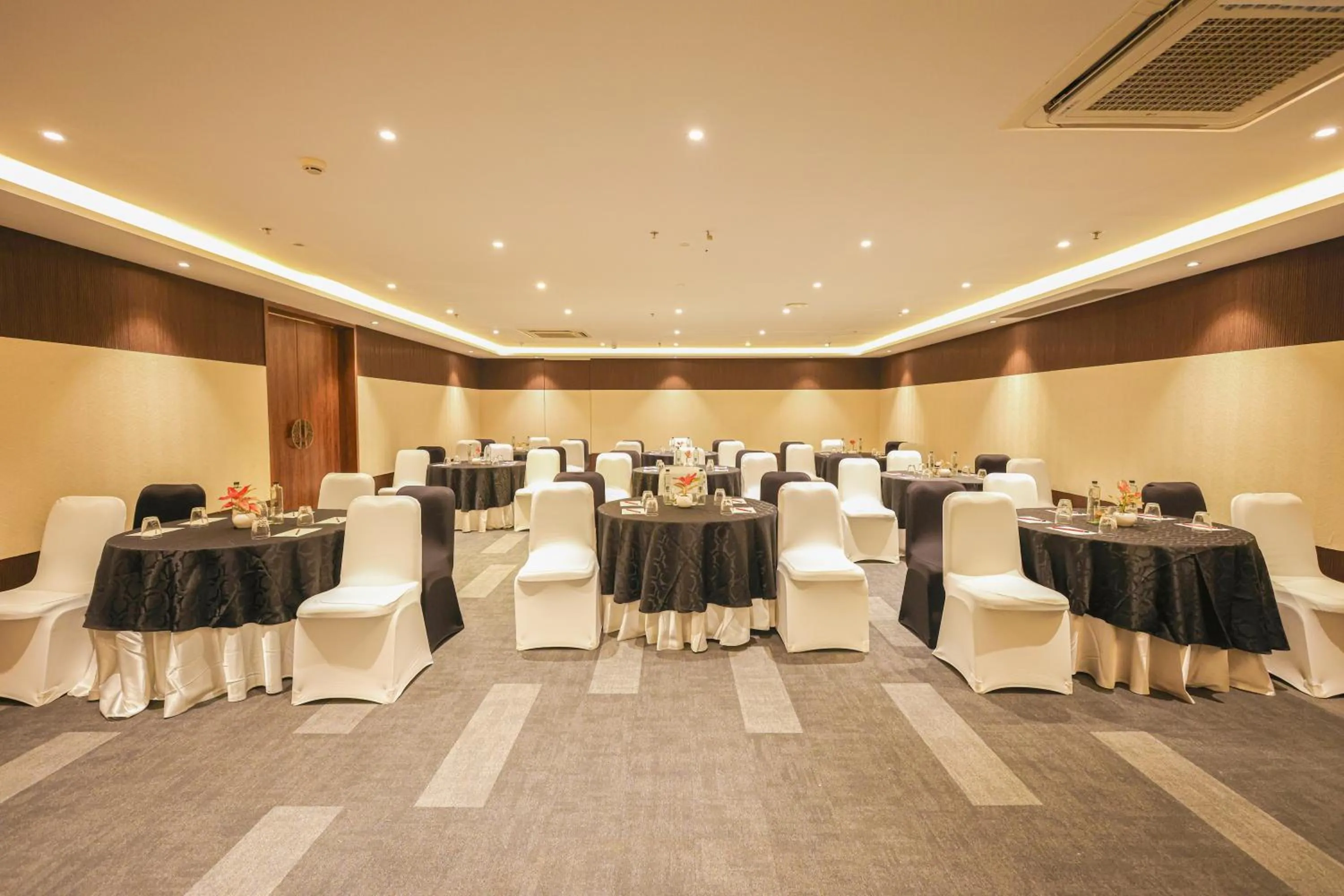 Banquet/Function facilities in Rhythm Gurugram Hotel & Suites, Sohna Road