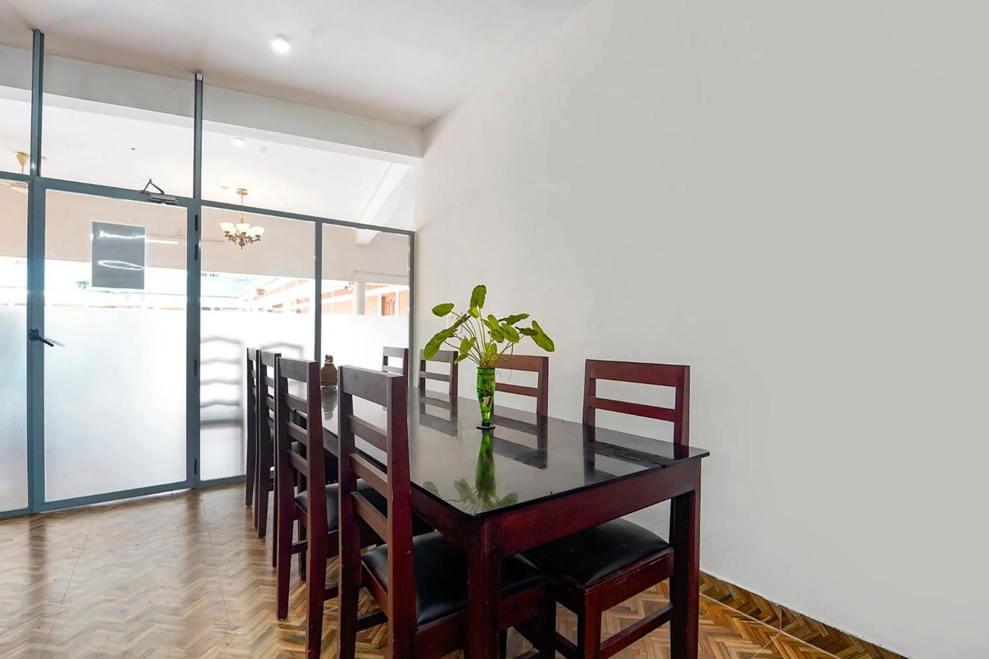 Restaurant/places to eat in Star Inn Plus