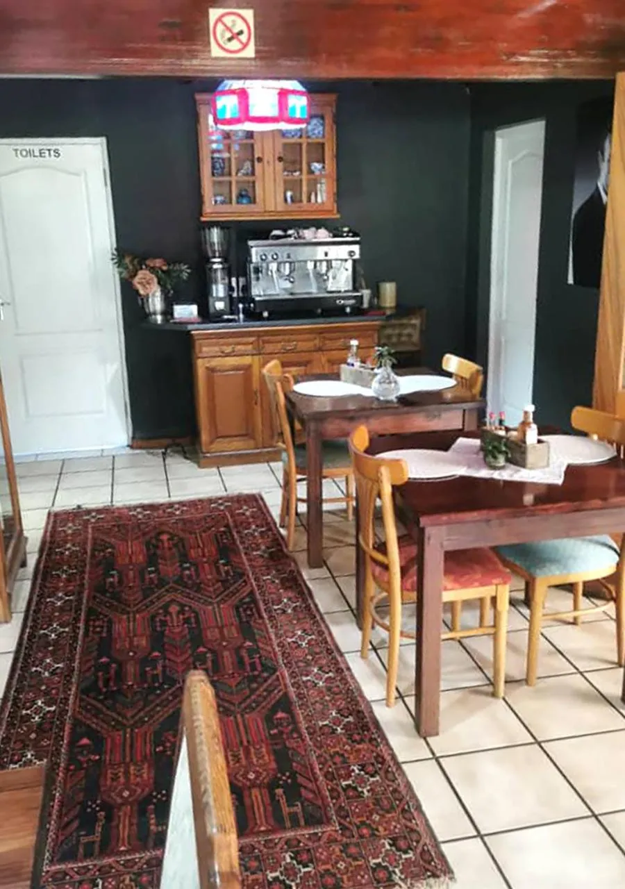 Restaurant/places to eat in Tiffanys B & B,