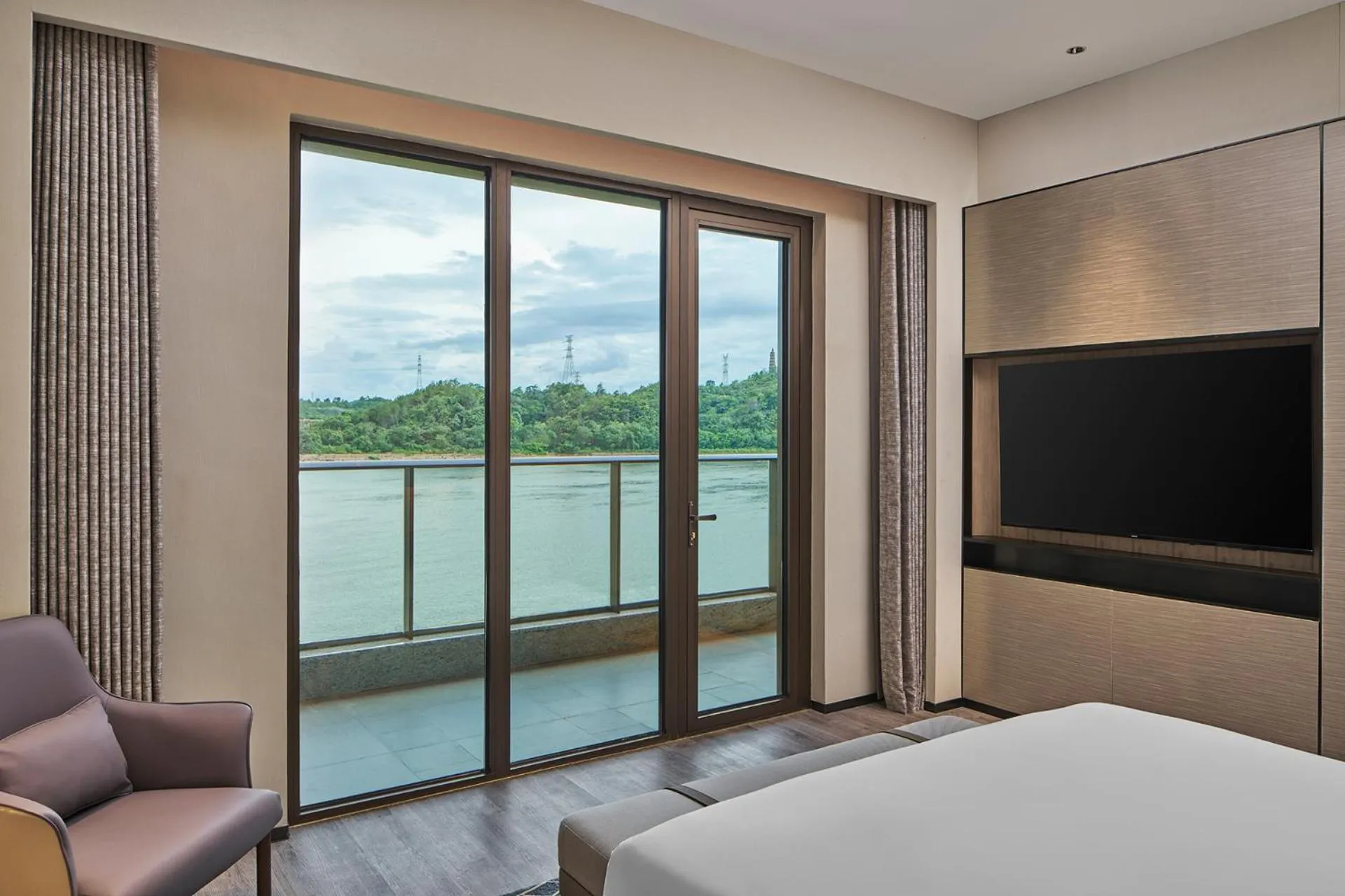 Bed in Crowne Plaza Ganzhou by IHG