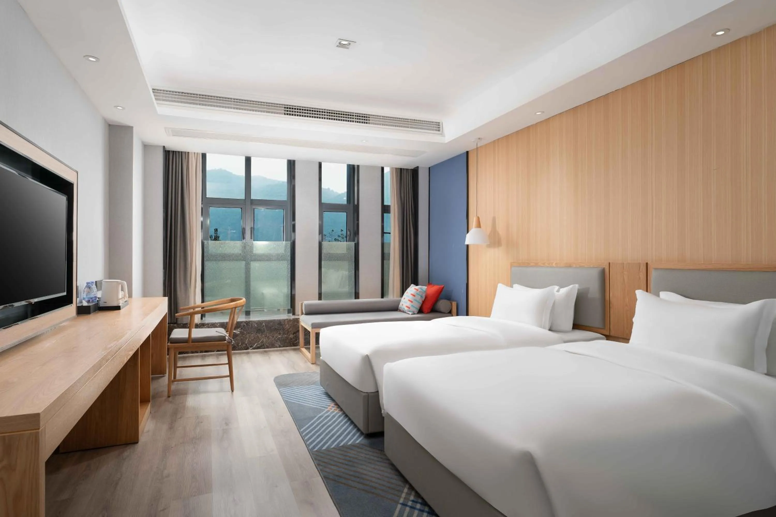 Photo of the whole room in Holiday Inn Express Huangshi Cihu Lake by IHG