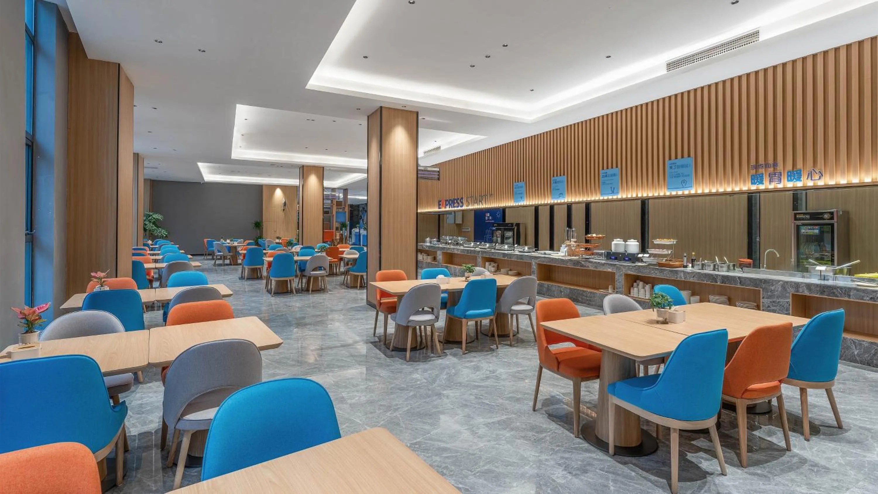 Restaurant/places to eat in Holiday Inn Express Huangshi Cihu Lake by IHG