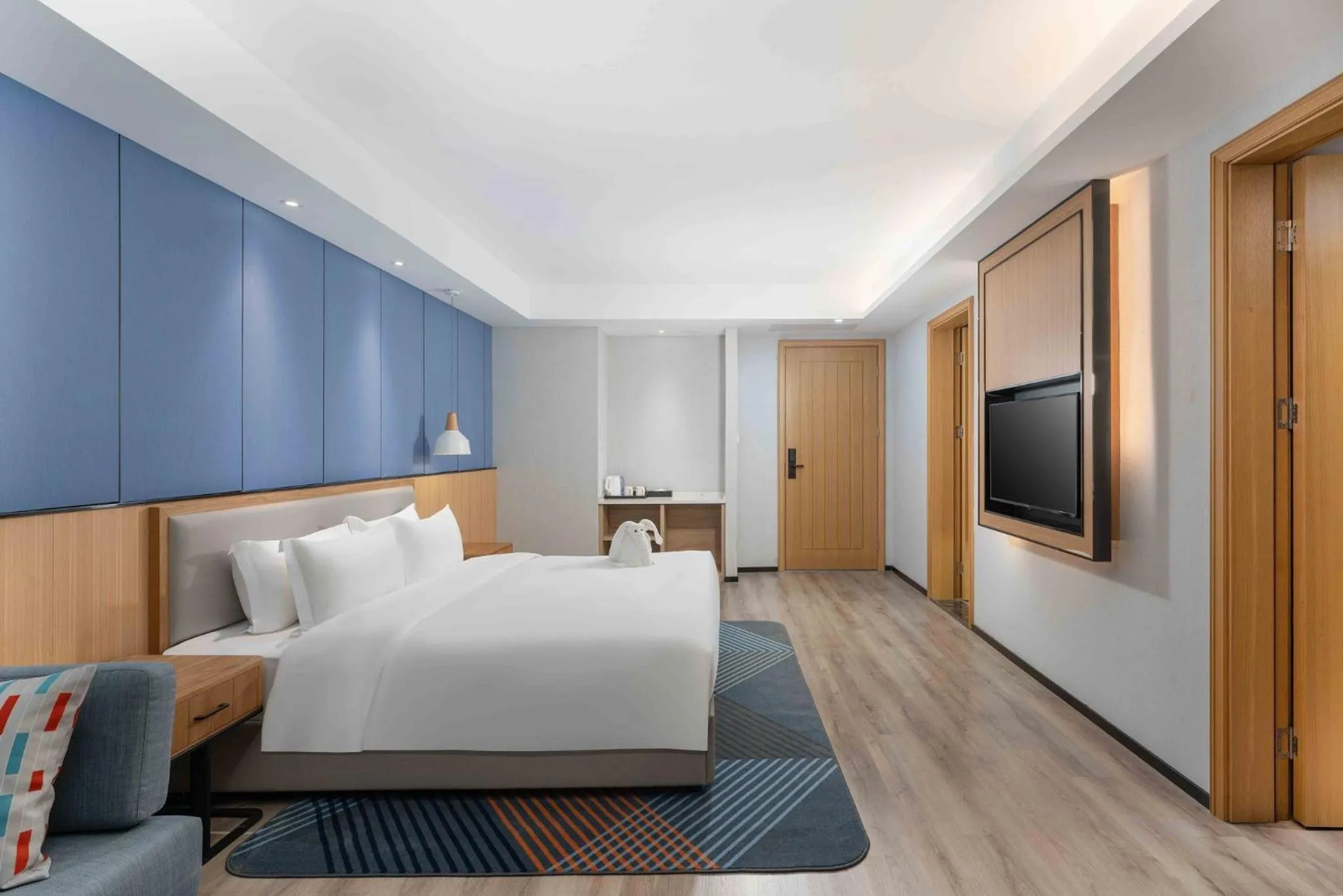 Photo of the whole room in Holiday Inn Express Huangshi Cihu Lake by IHG