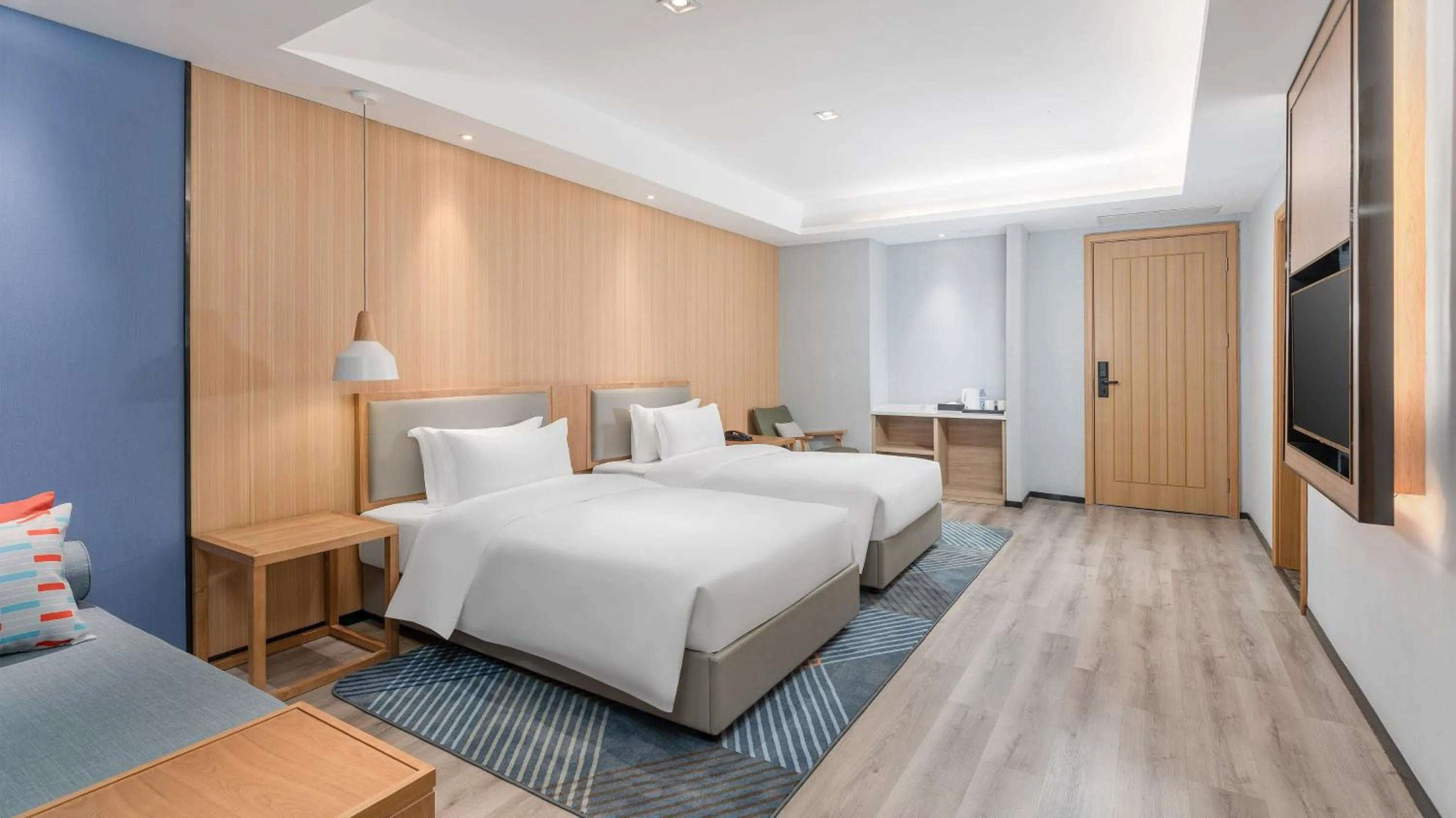 Photo of the whole room in Holiday Inn Express Huangshi Cihu Lake by IHG