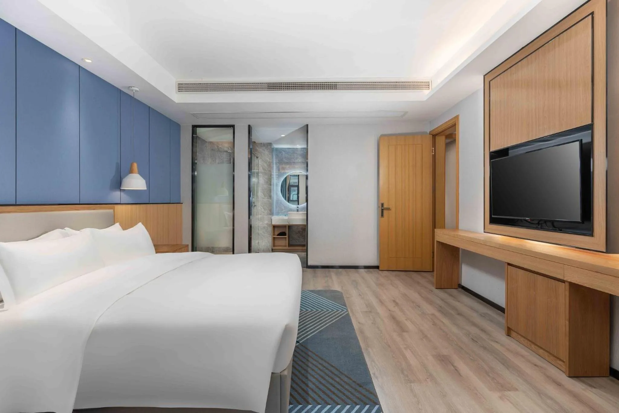 Photo of the whole room in Holiday Inn Express Huangshi Cihu Lake by IHG