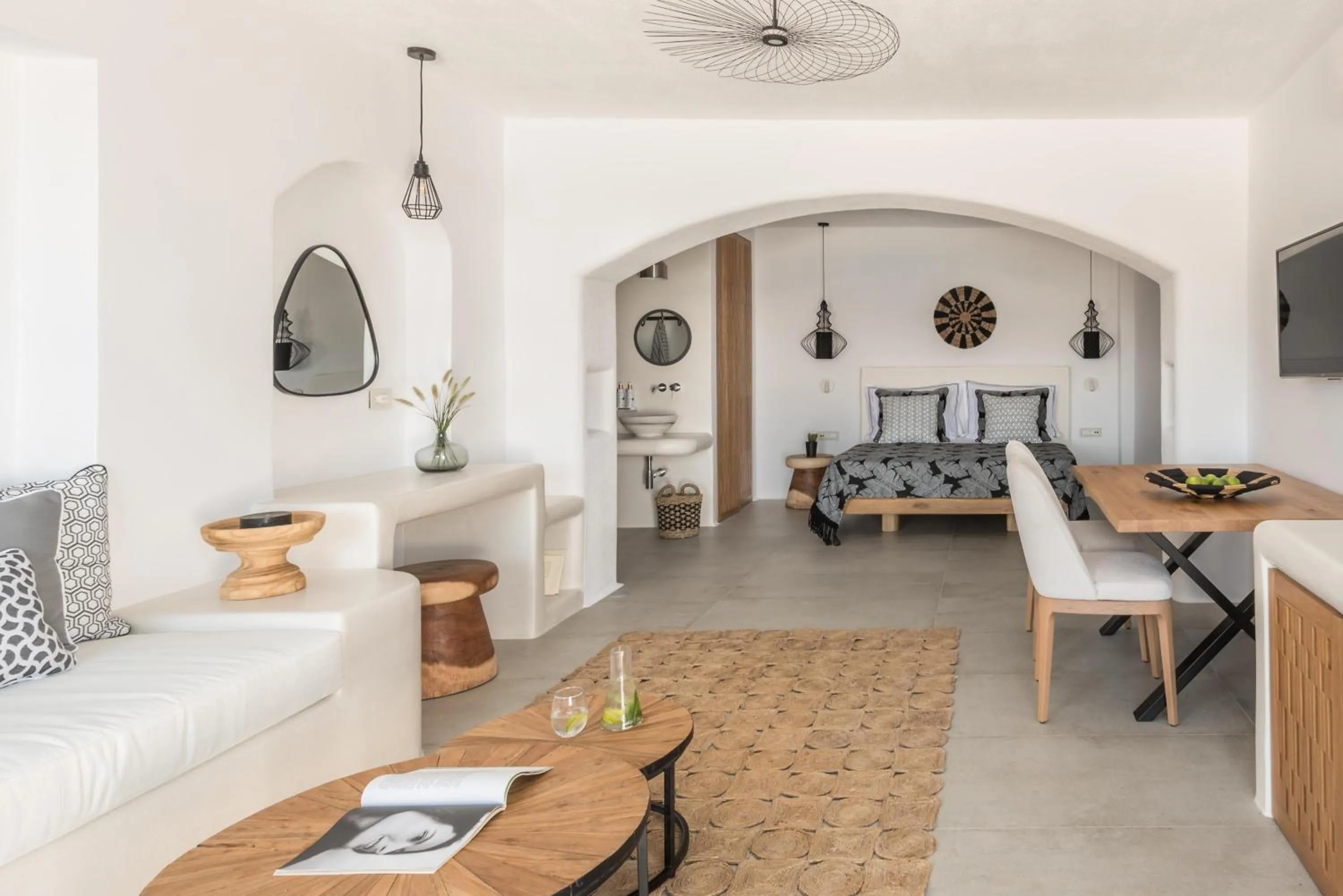 Shower, Bed in Virtu on the Hill