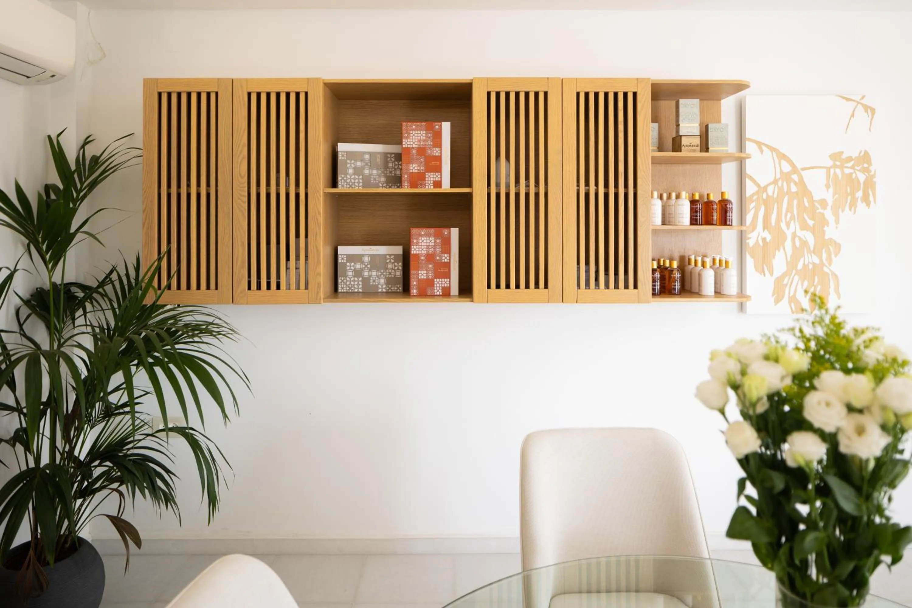 Staff in Virtu on the Hill