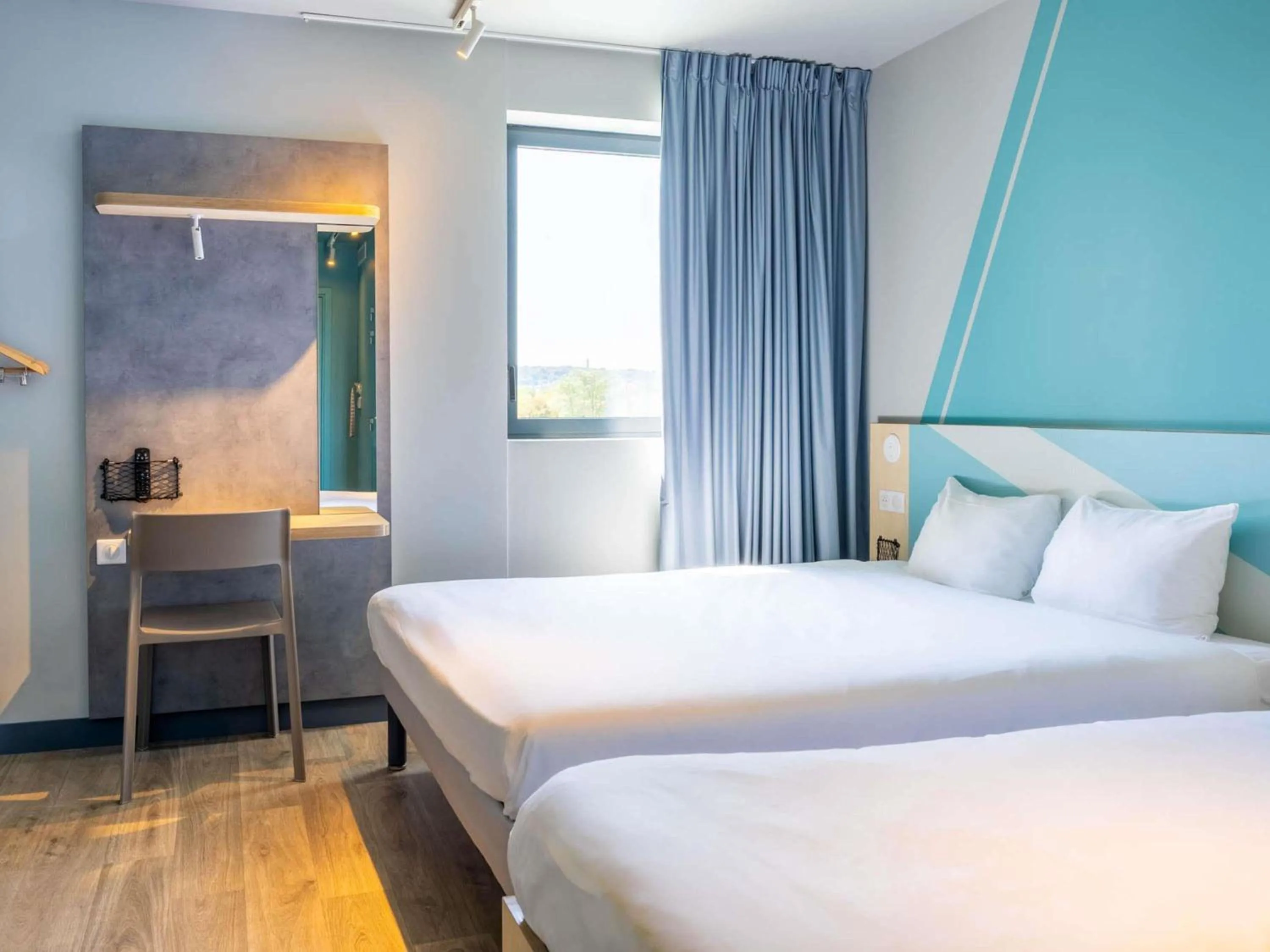 Bedroom, Bed in ibis budget Toulouse Labège