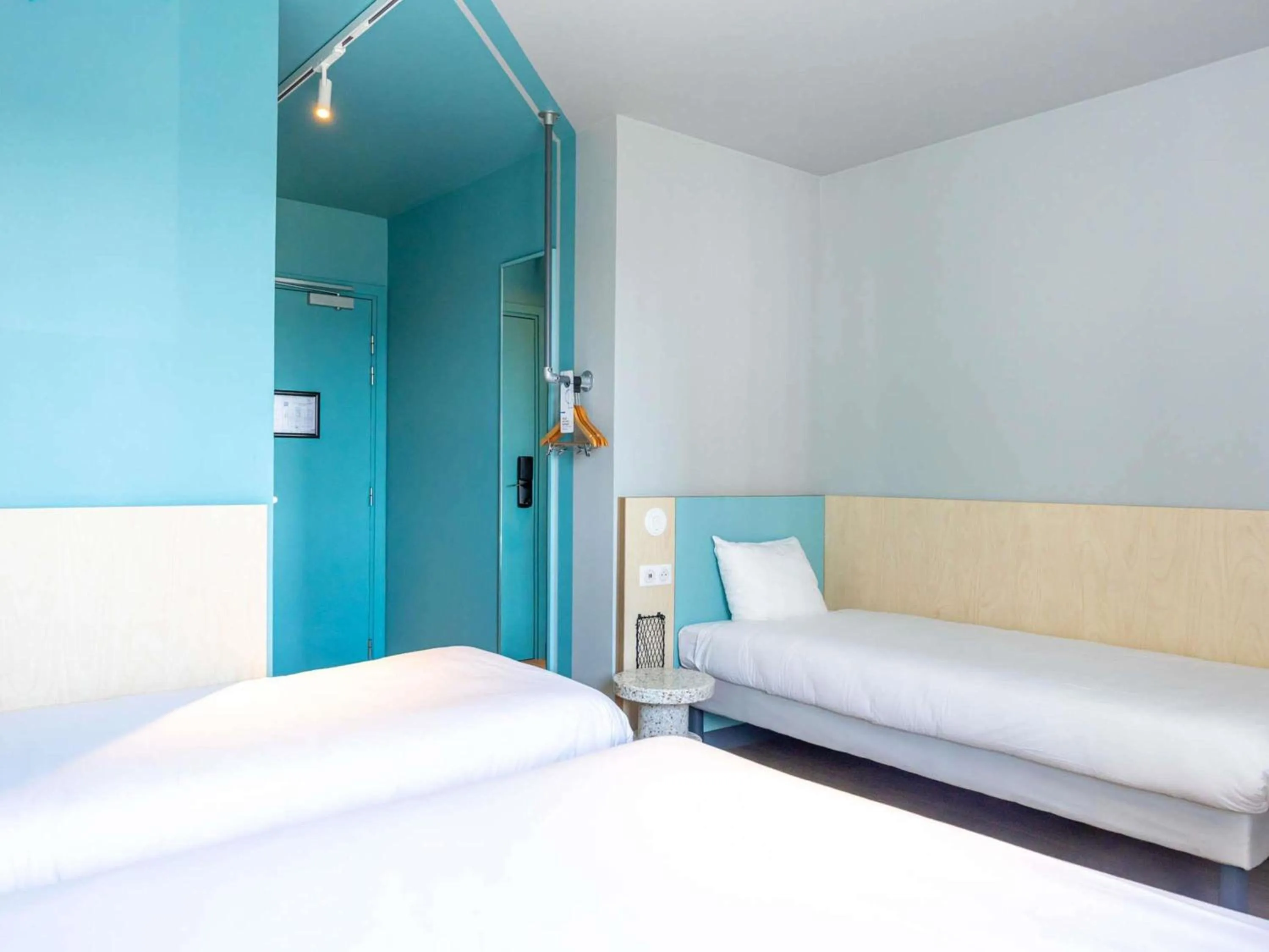 Bedroom, Bed in ibis budget Toulouse Labège