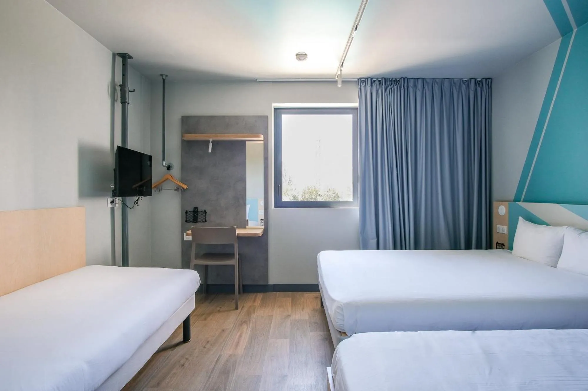 Bedroom, Bed in ibis budget Toulouse Labège