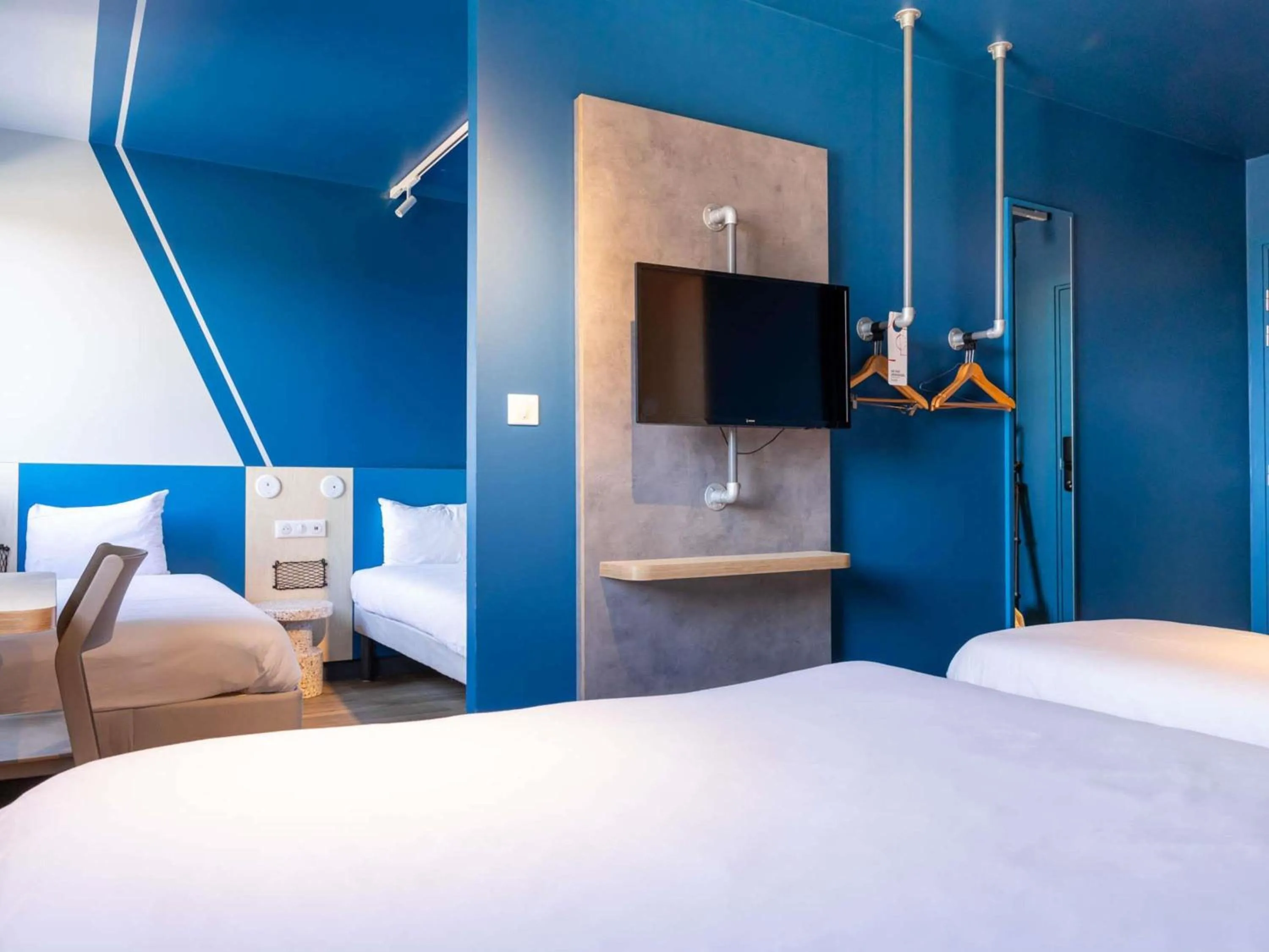 Bedroom, Bed in ibis budget Toulouse Labège