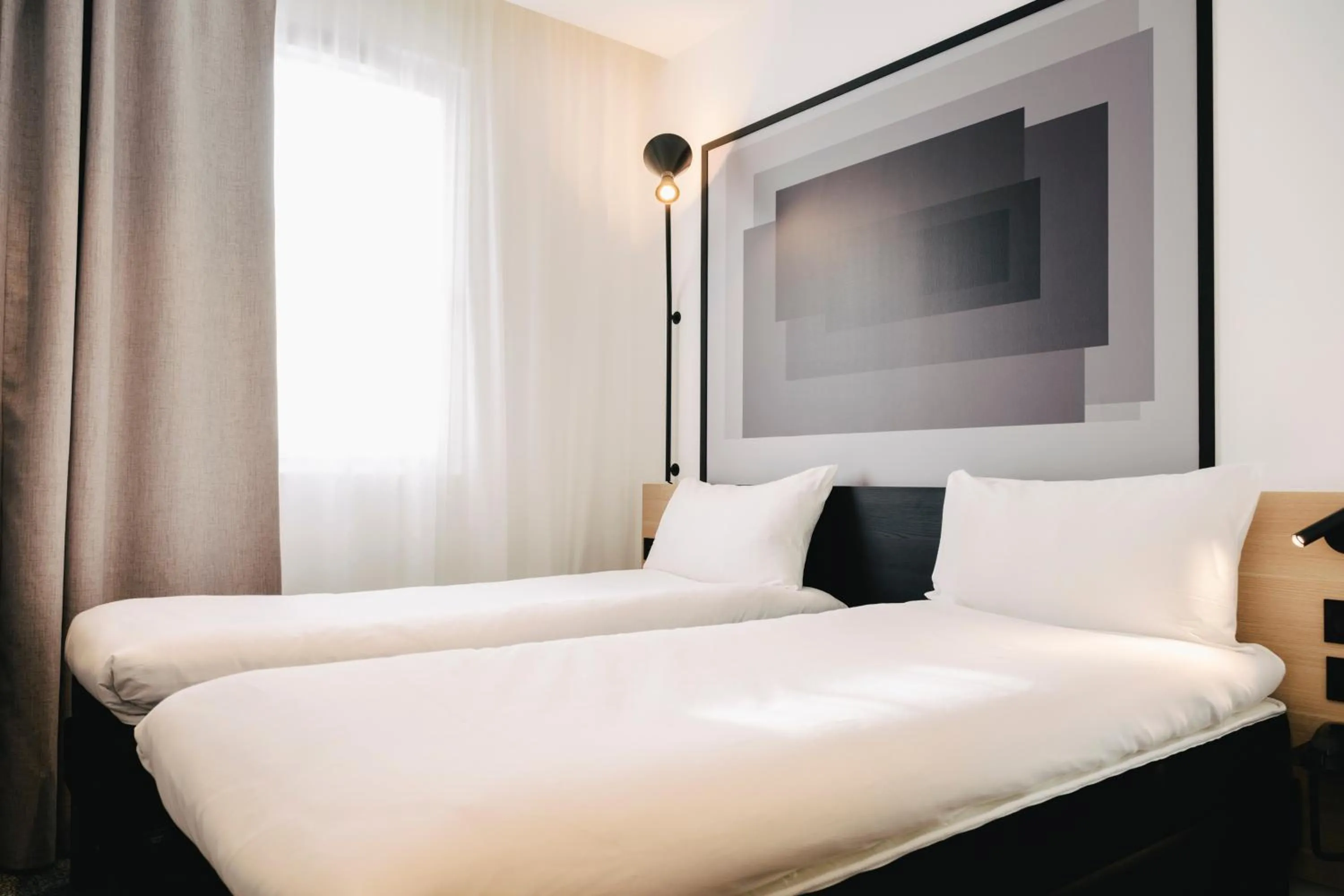 Photo of the whole room, Bed in ibis Rouen Centre Rive Droite Pasteur