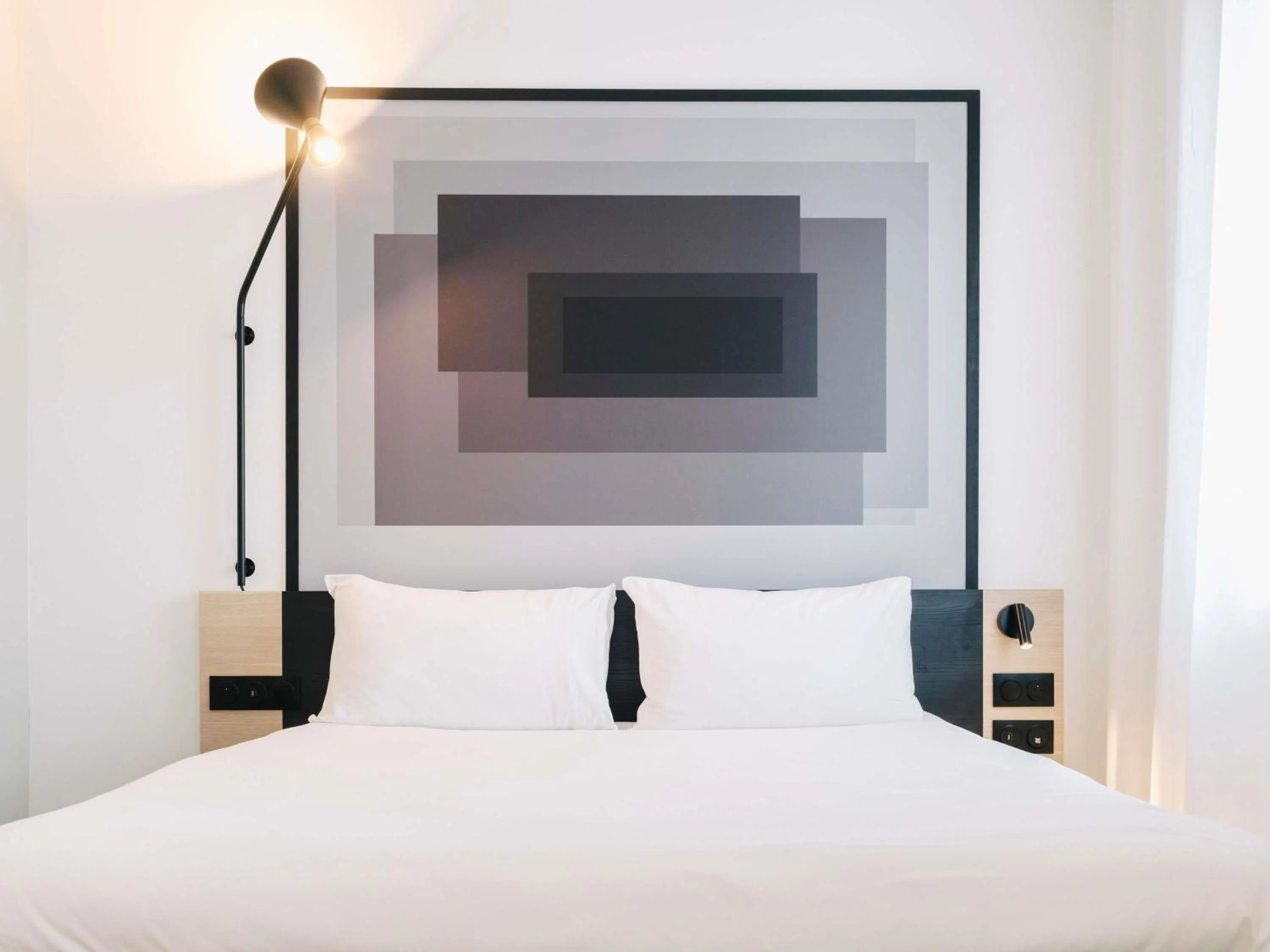 Bedroom, Bed in ibis Rouen Centre Rive Droite Pasteur