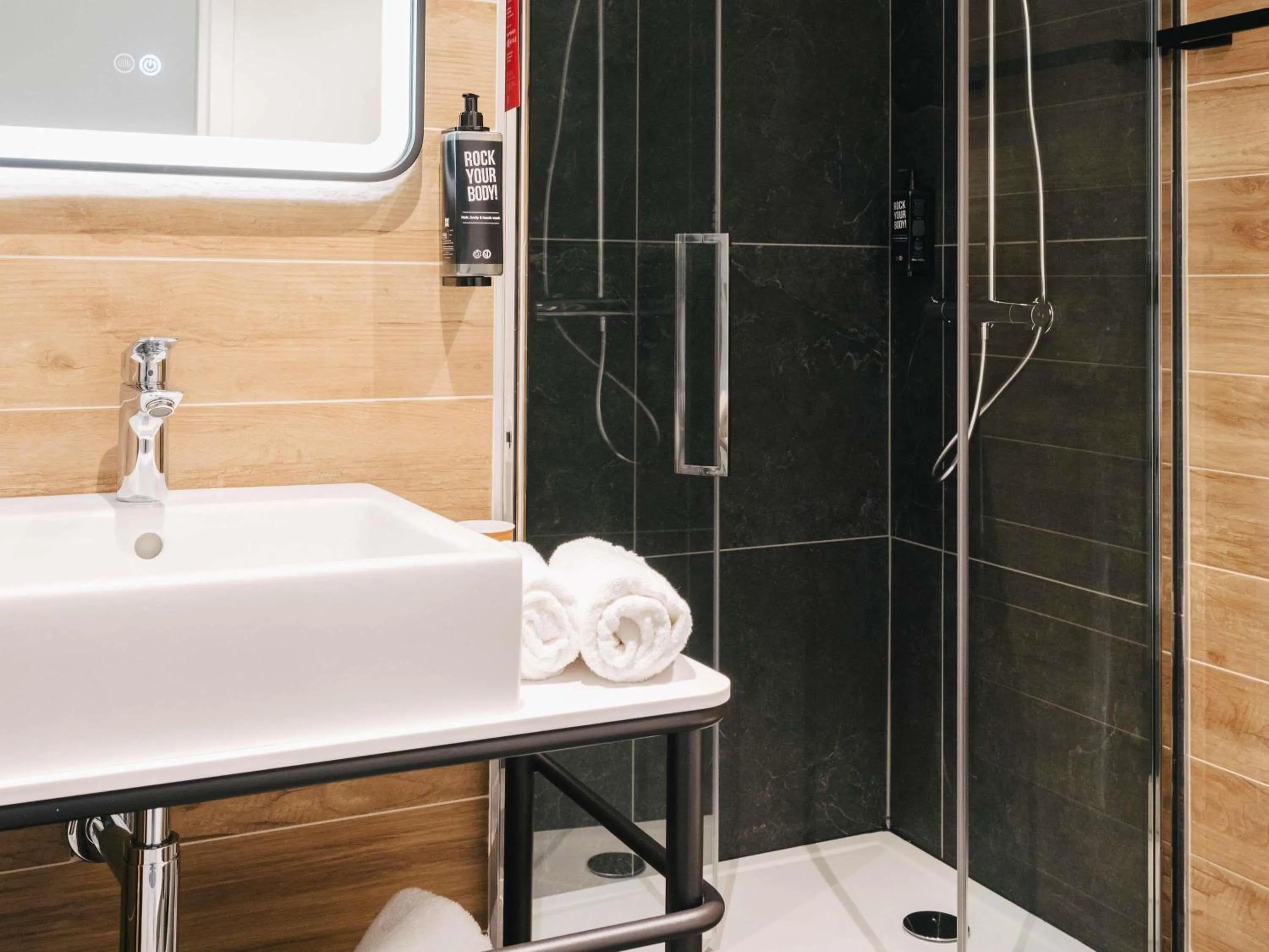 Bedroom in ibis Rouen Centre Rive Droite Pasteur