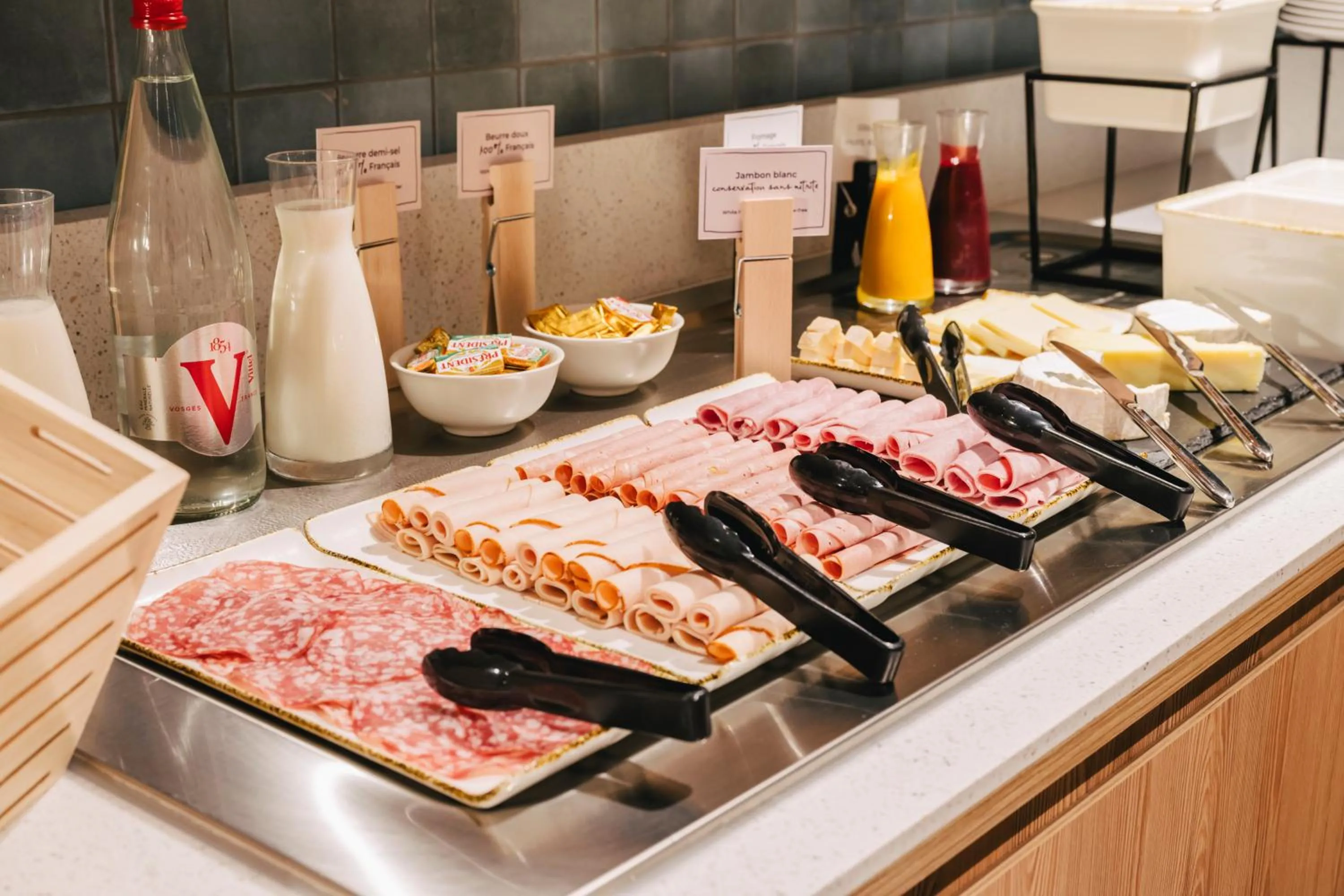 Buffet breakfast in ibis Rouen Centre Rive Droite Pasteur