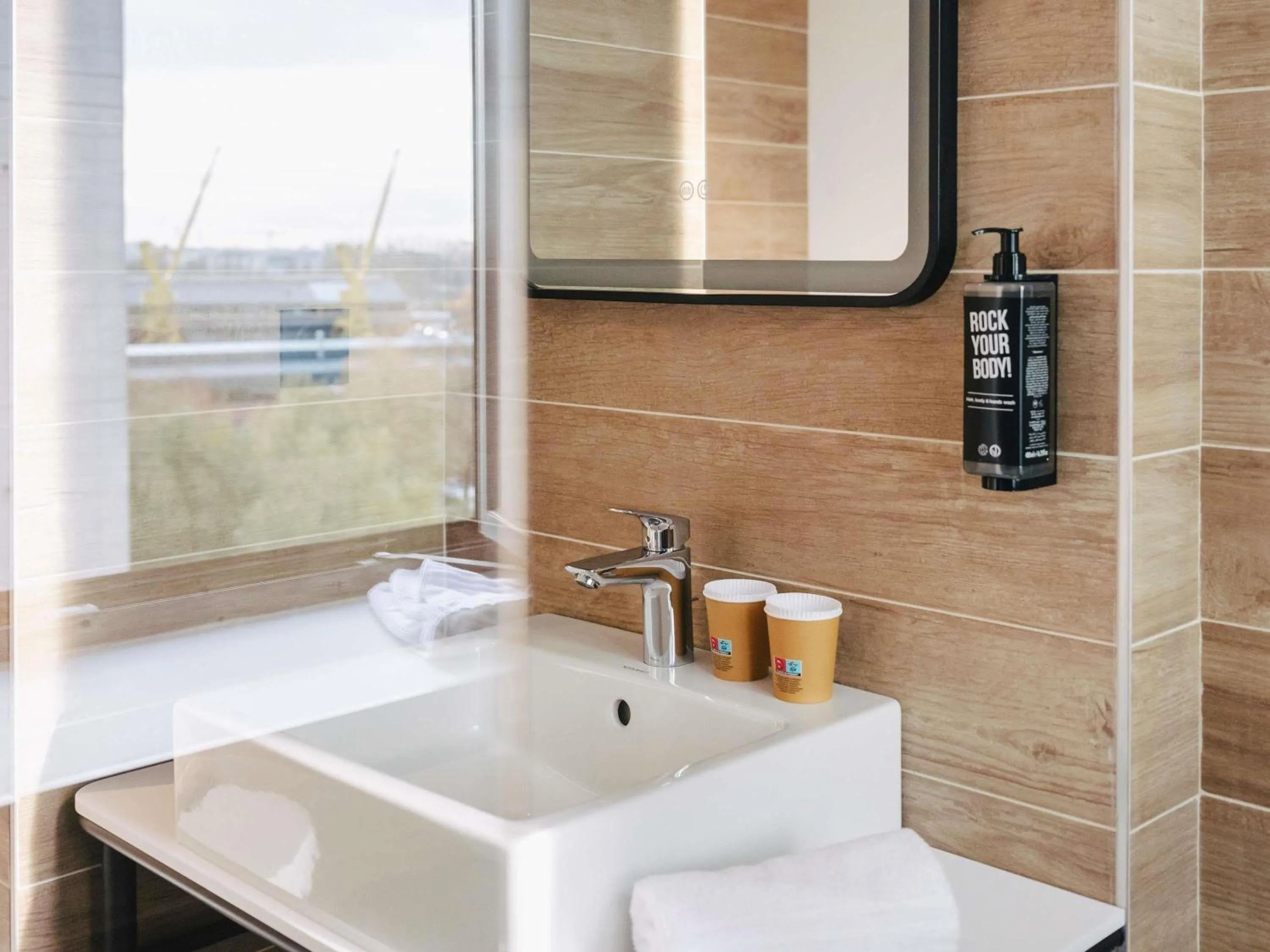 Bedroom in ibis Rouen Centre Rive Droite Pasteur