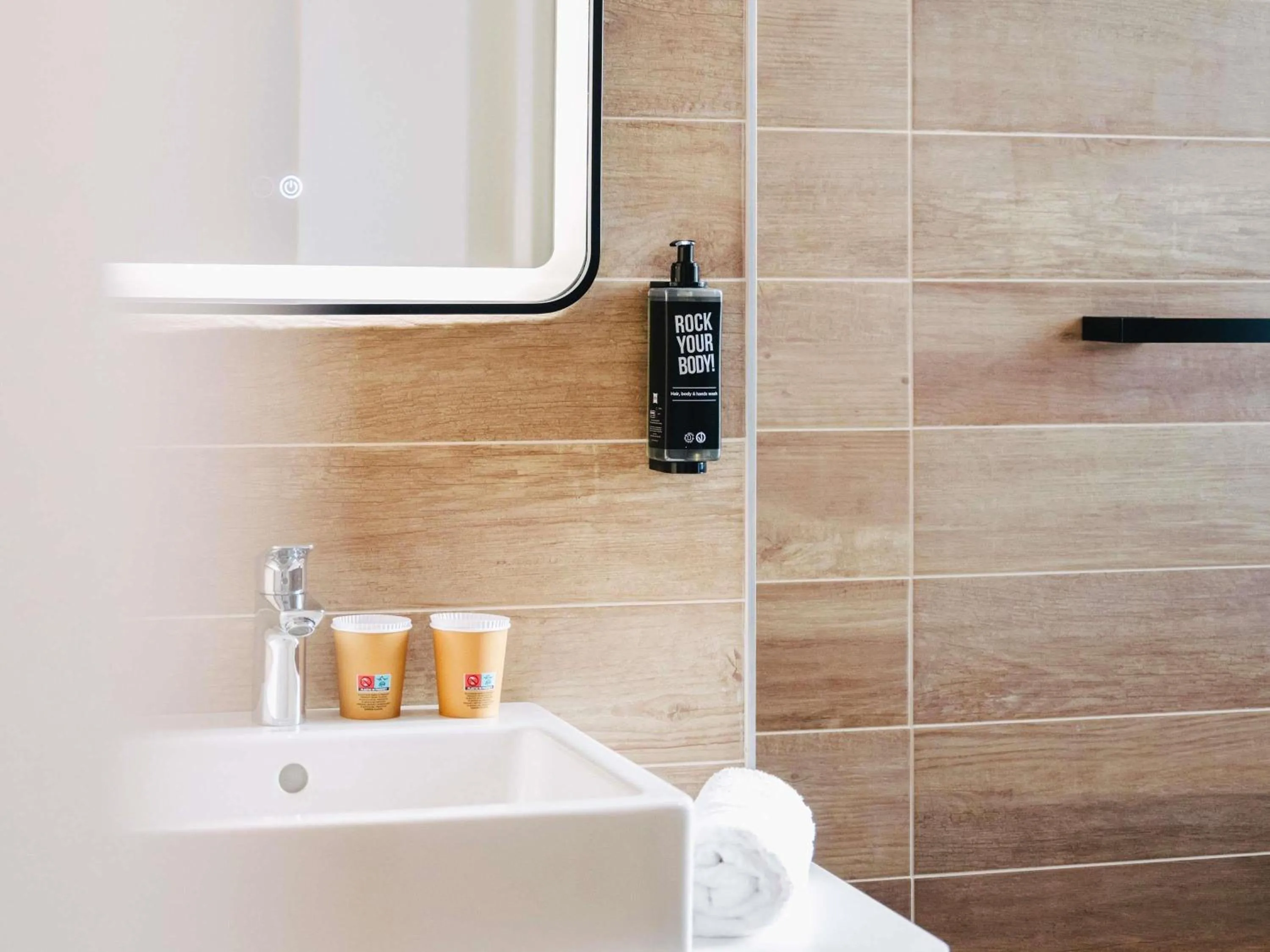 Bedroom in ibis Rouen Centre Rive Droite Pasteur