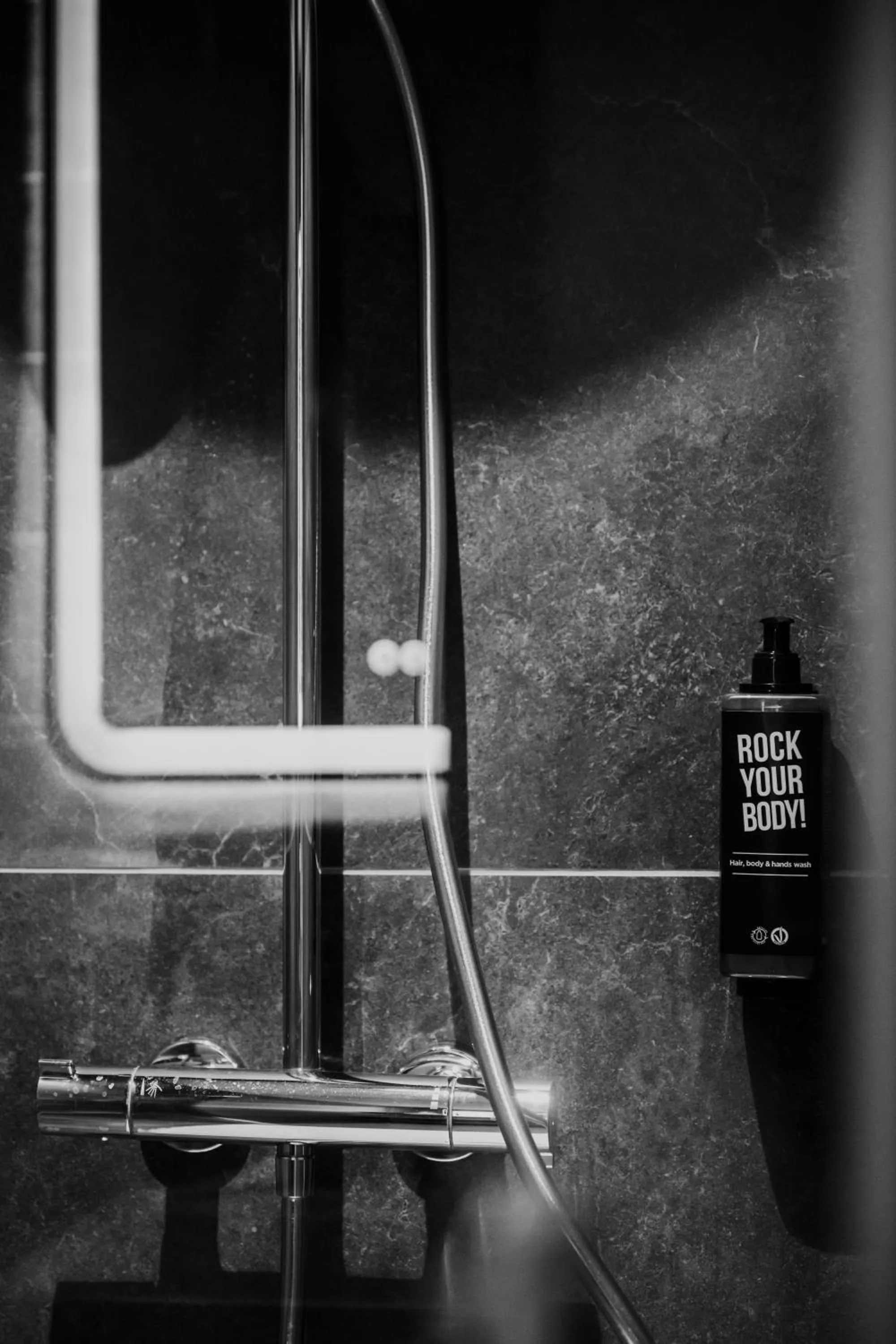 Bathroom in ibis Rouen Centre Rive Droite Pasteur