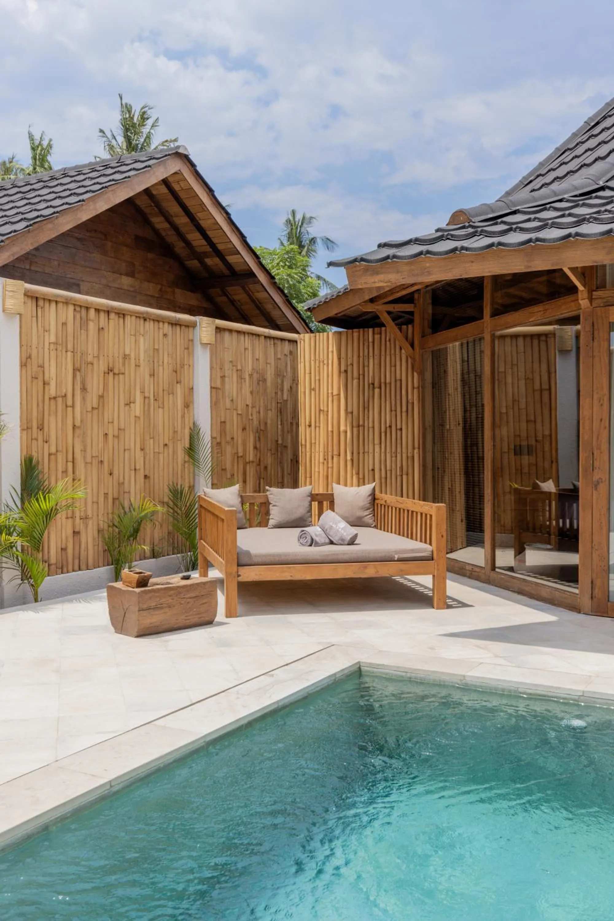 Swimming pool in Kalyana Villa Gili Air