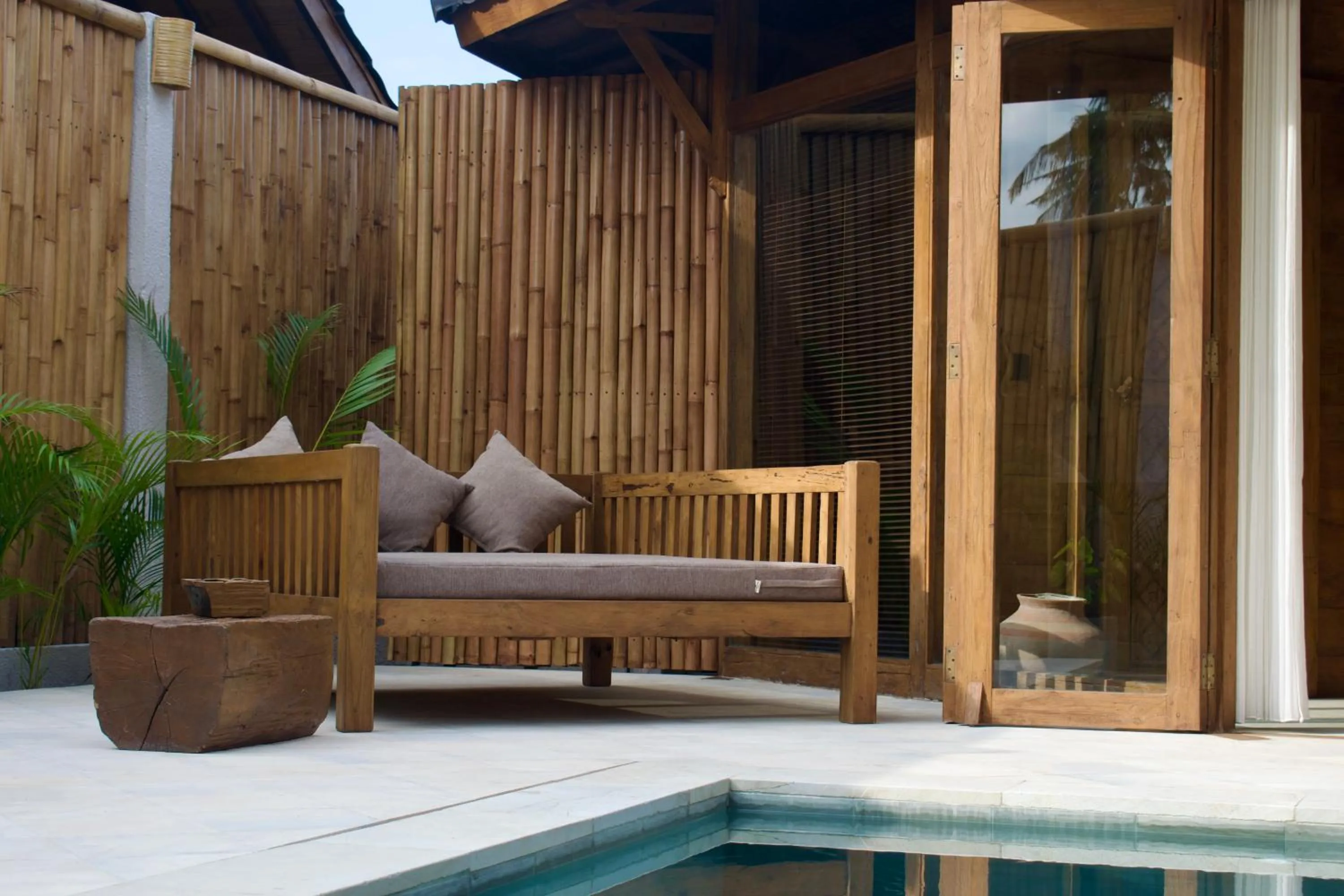 Swimming pool in Kalyana Villa Gili Air