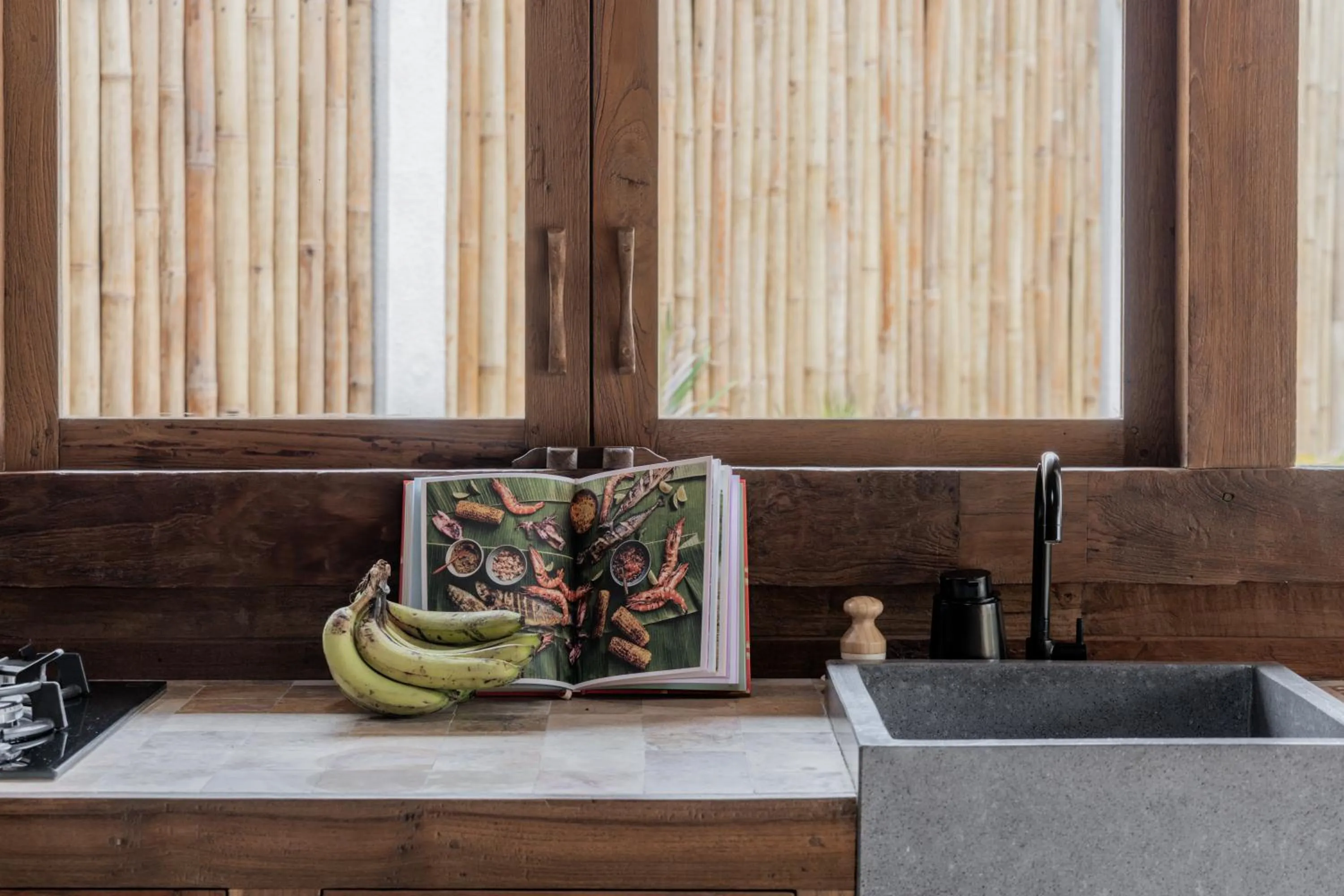 Kitchen or kitchenette in Kalyana Villa Gili Air