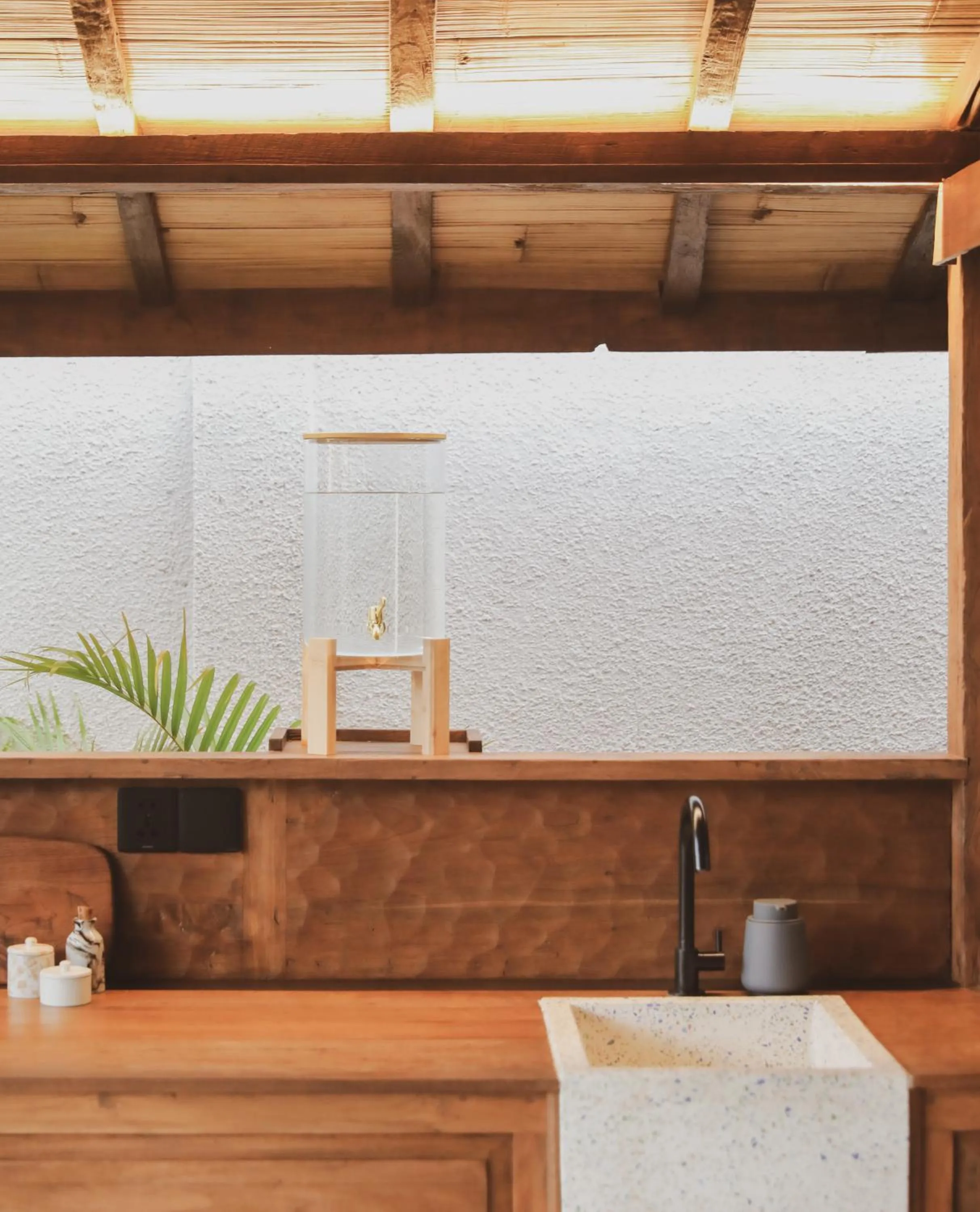 Kitchen or kitchenette in Kalyana Villa Gili Air