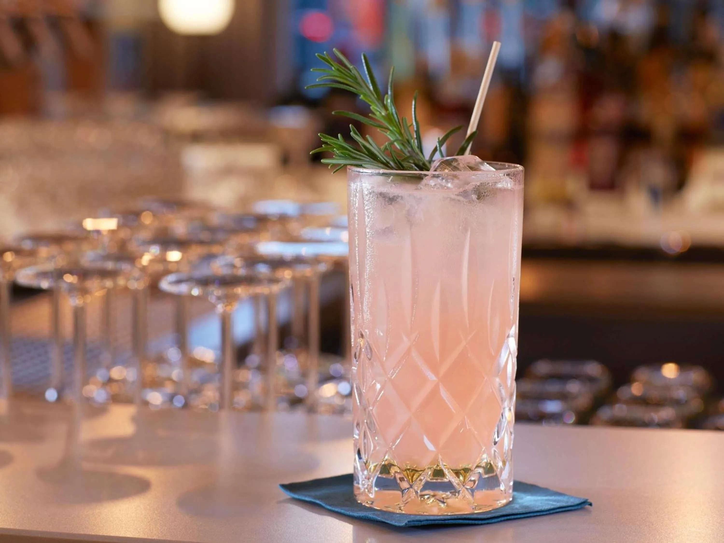 Lounge or bar in Novotel Hamburg Central Station