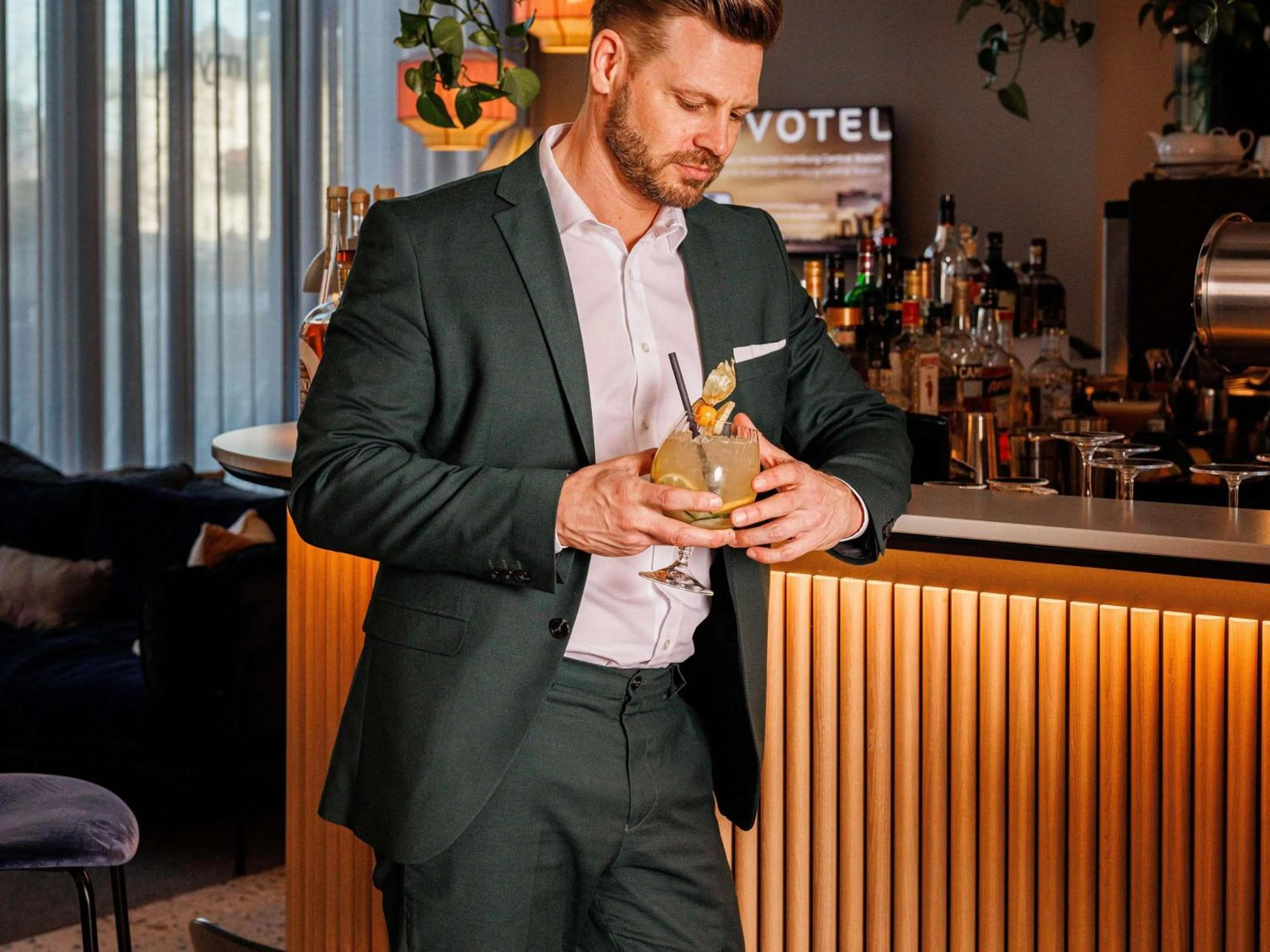 Restaurant/places to eat in Novotel Hamburg Central Station