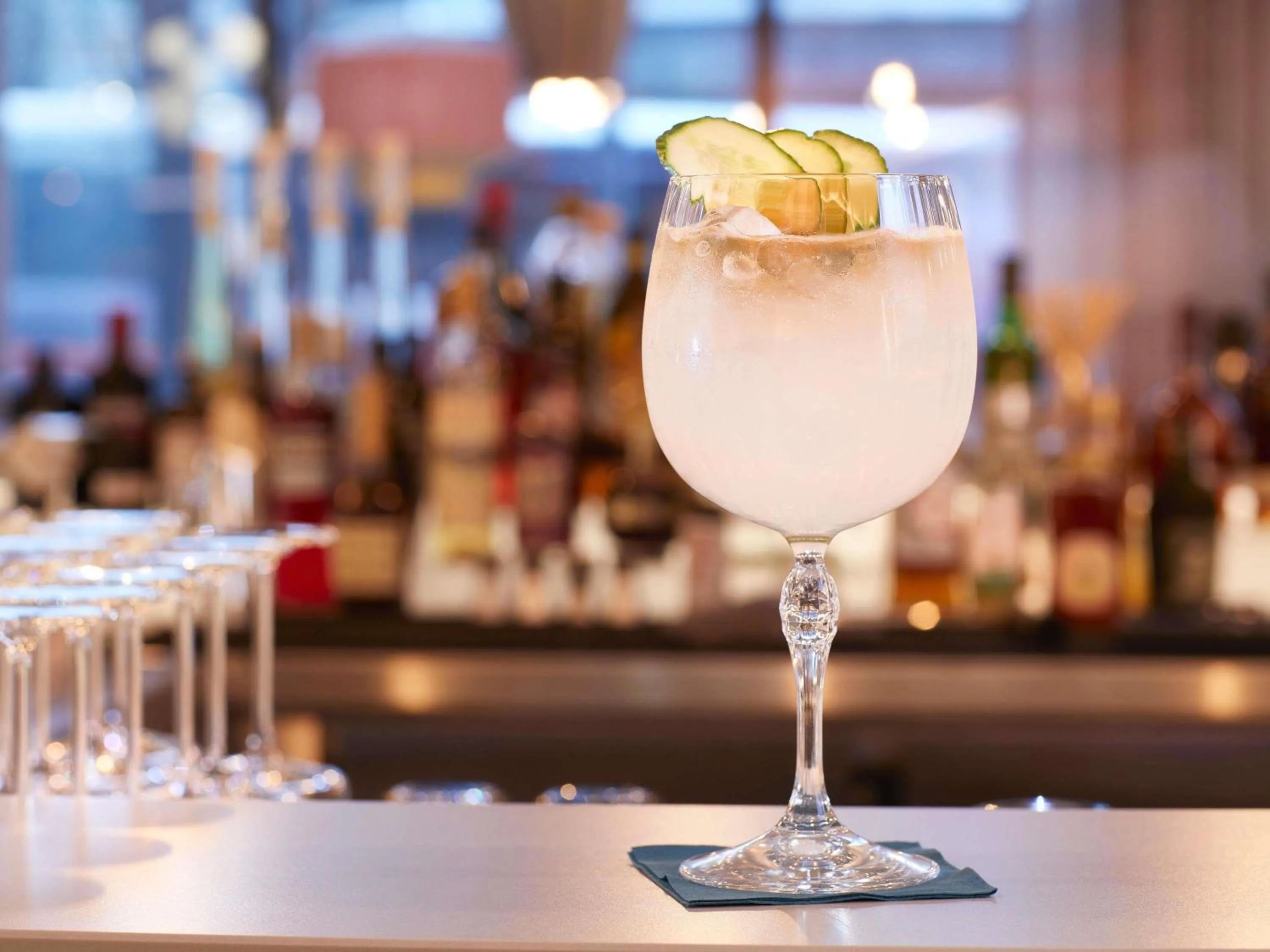 Lounge or bar in Novotel Hamburg Central Station