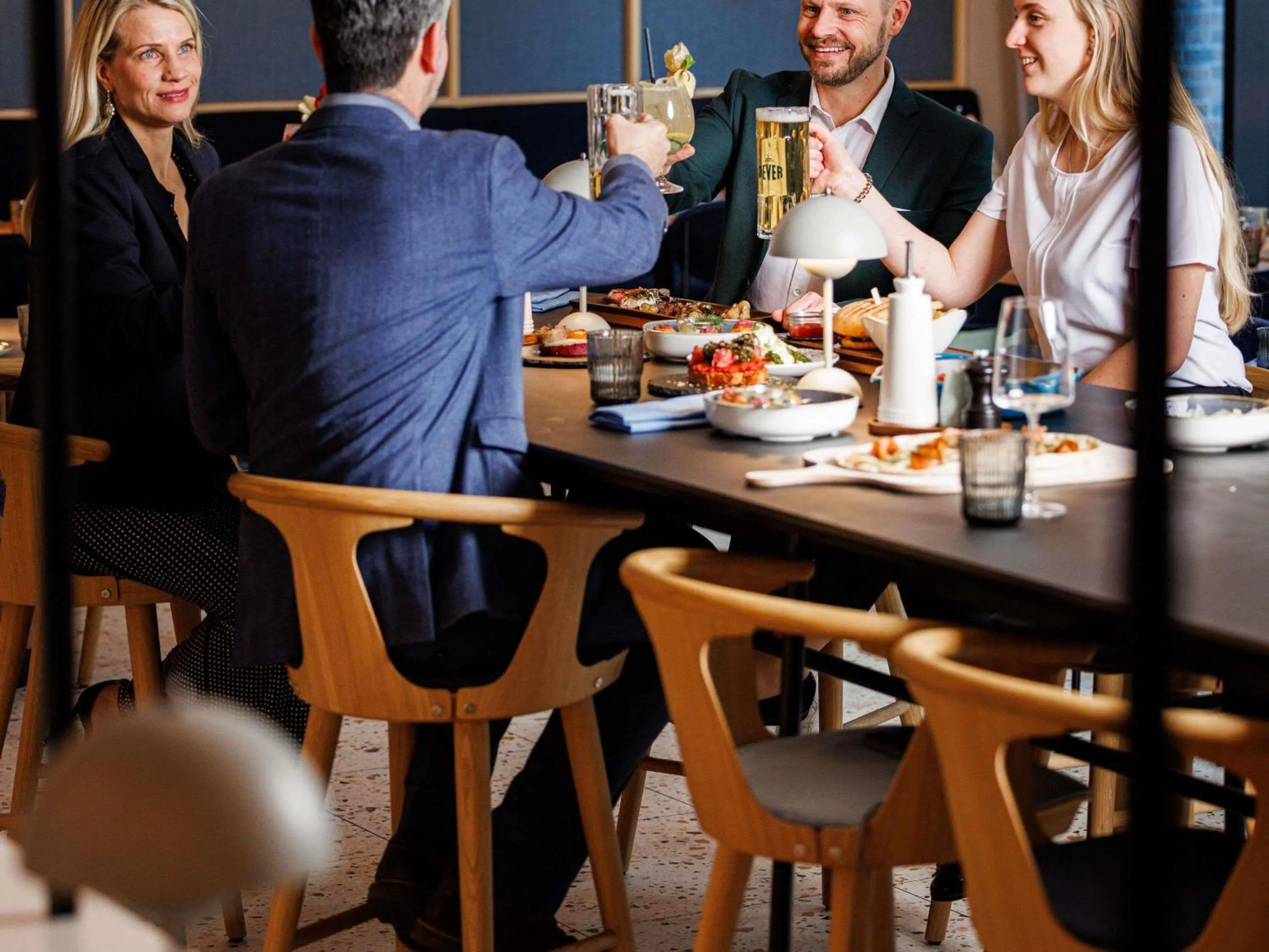 Restaurant/places to eat in Novotel Hamburg Central Station