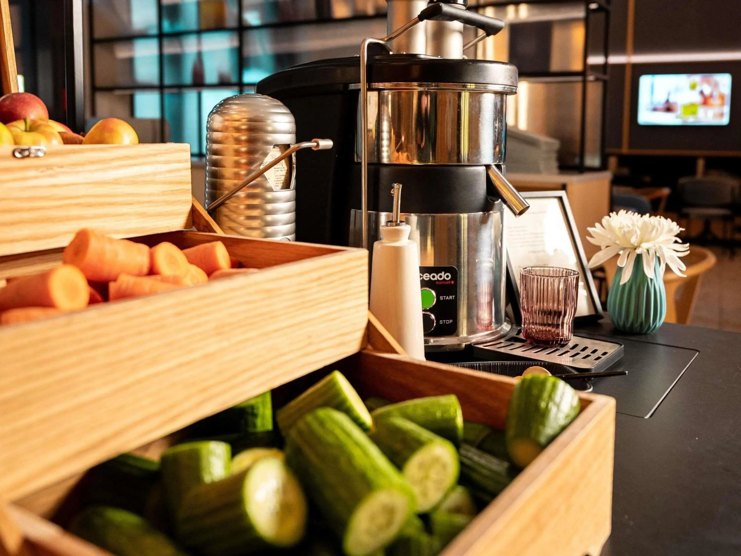 Restaurant/places to eat in Novotel Hamburg Central Station