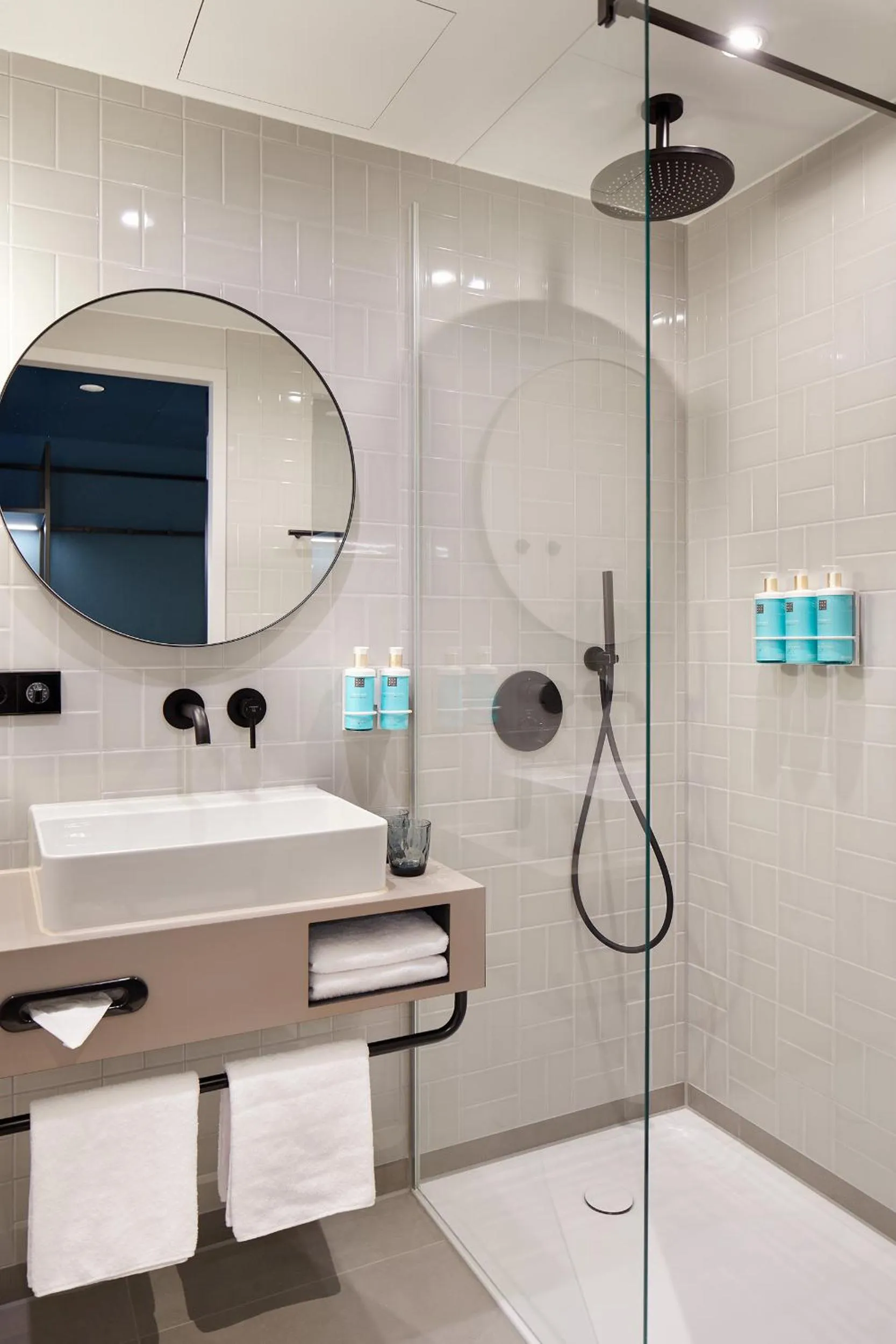 Shower in Novotel Hamburg Central Station