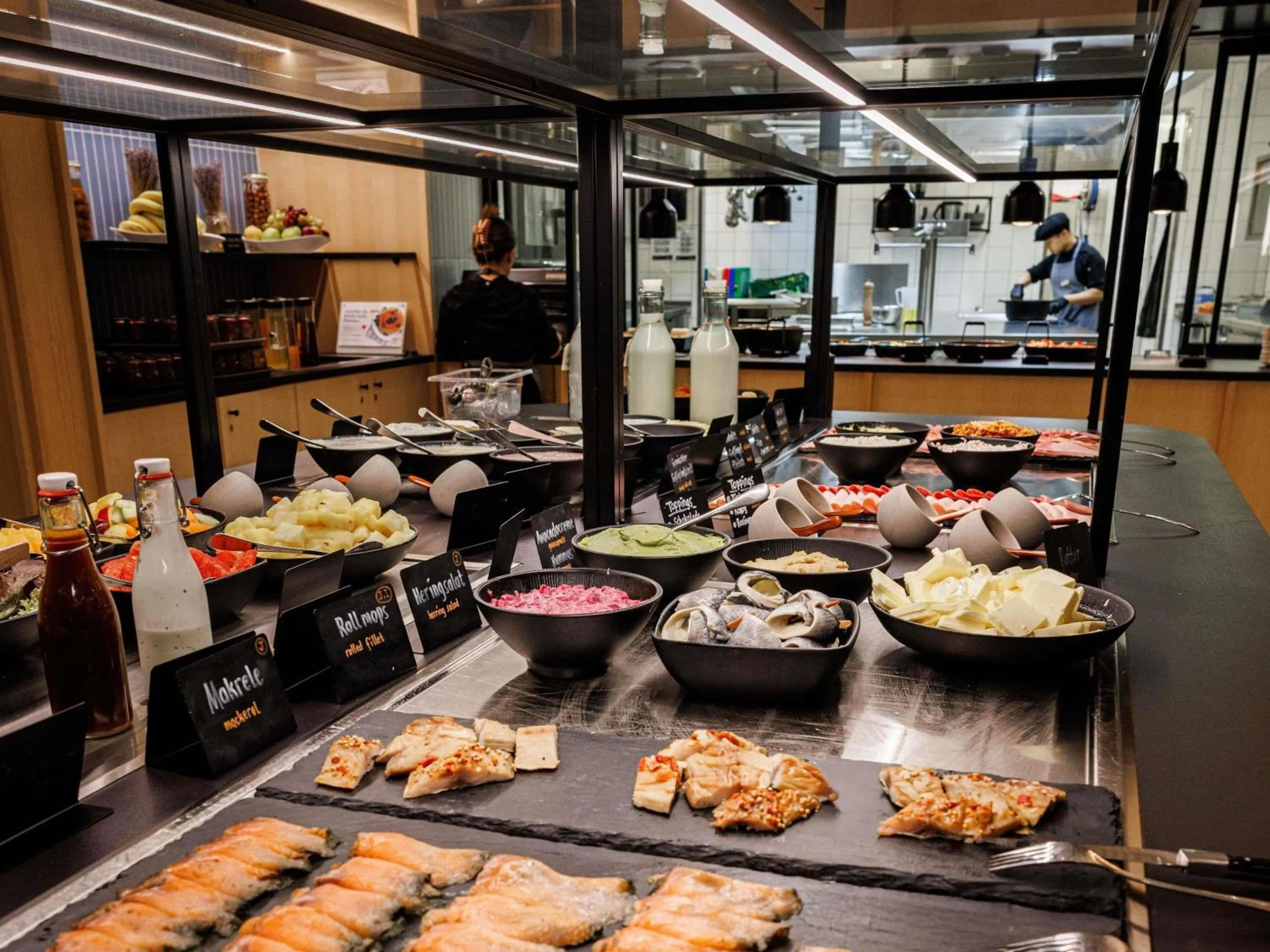 Restaurant/places to eat in Novotel Hamburg Central Station