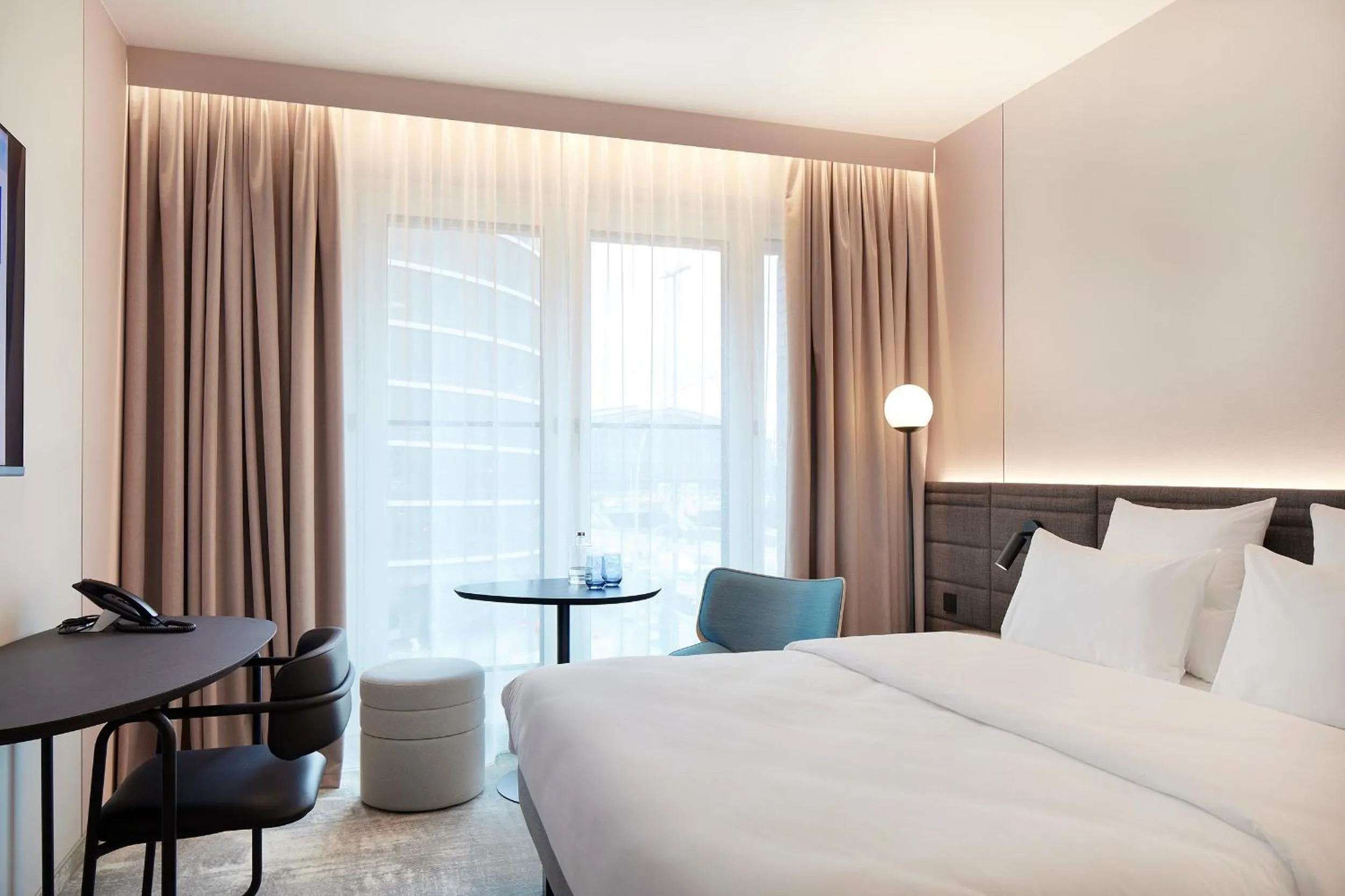 Bed in Novotel Hamburg Central Station