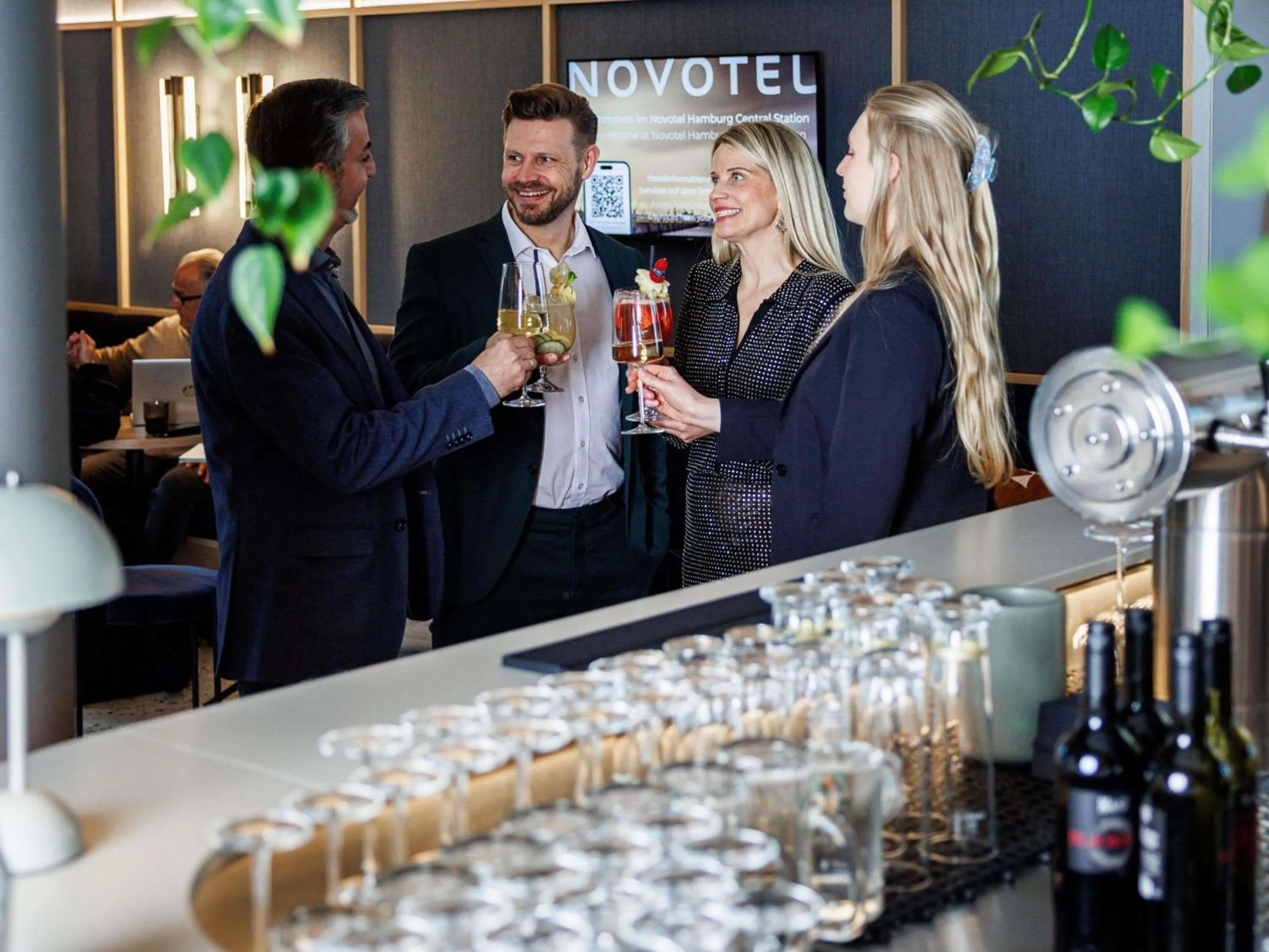 Lounge or bar in Novotel Hamburg Central Station
