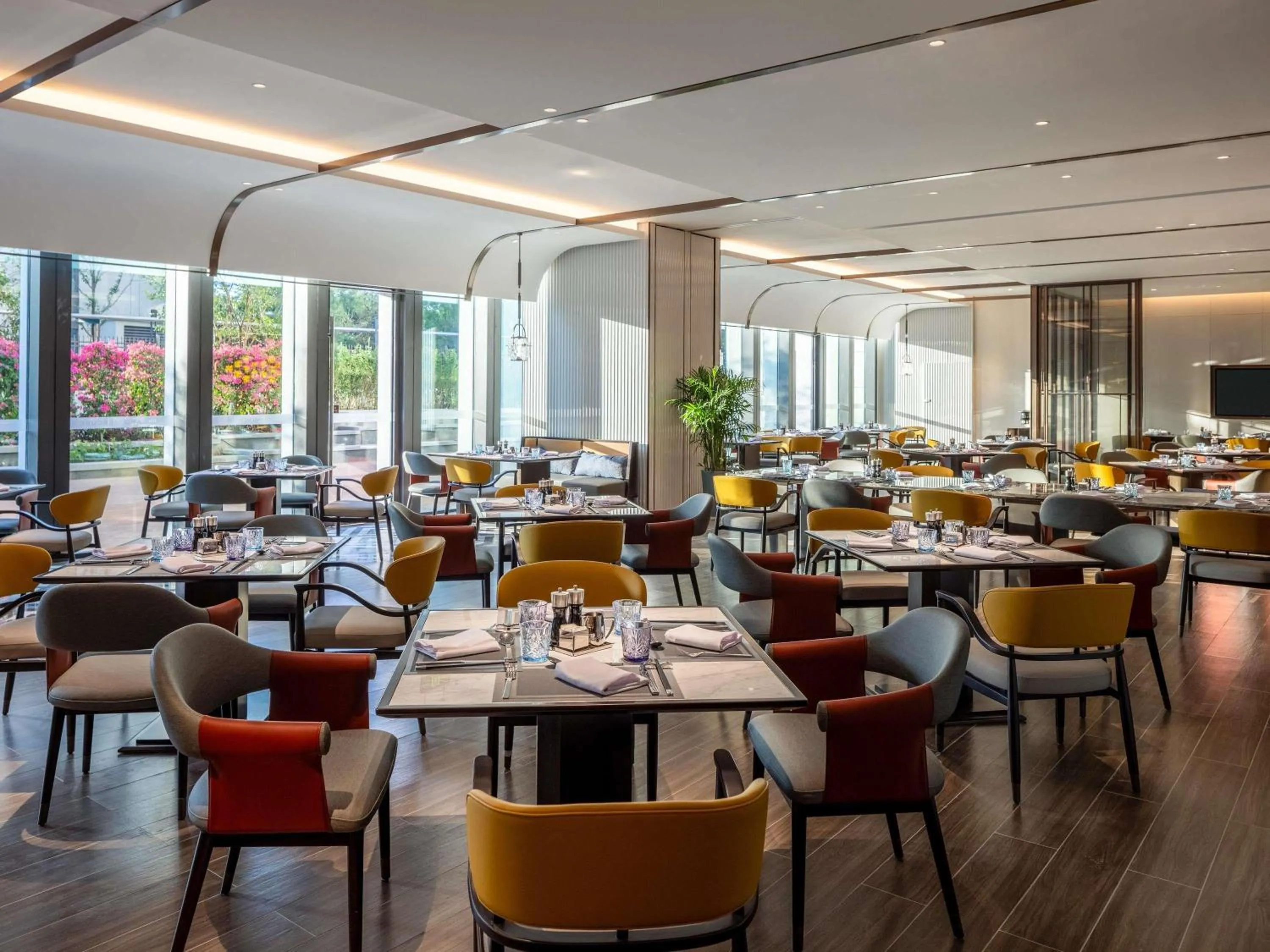 Restaurant/places to eat in Grand Mercure Yichang Waitan