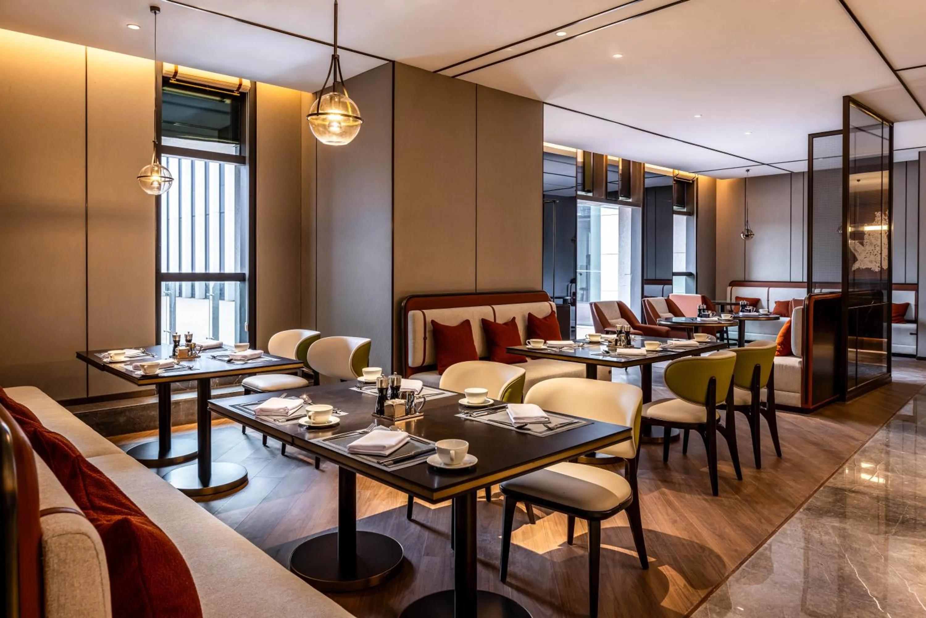 Restaurant/places to eat in Grand Mercure Yichang Waitan